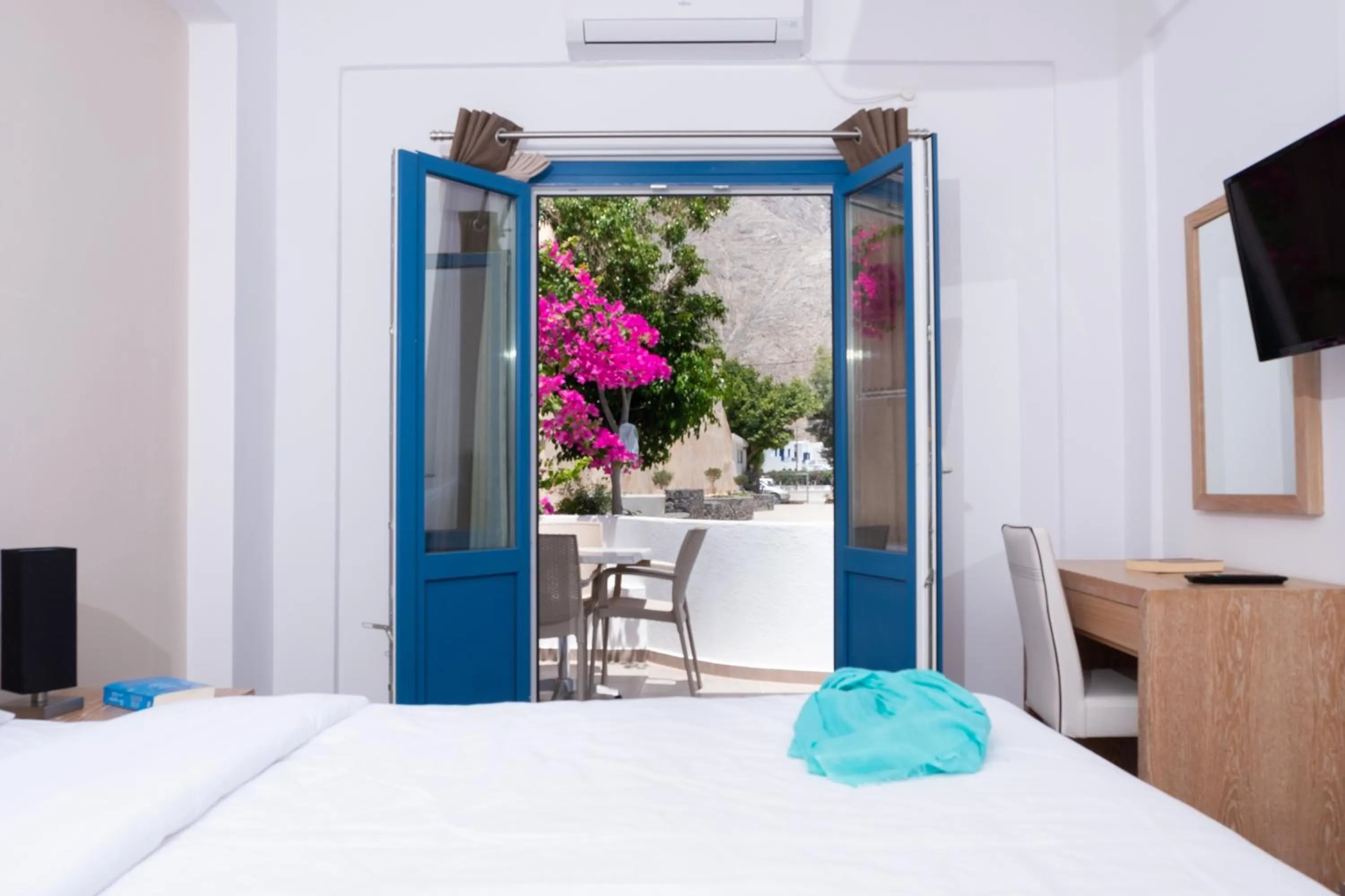 Balcony/Terrace, Bed in Tristhenia