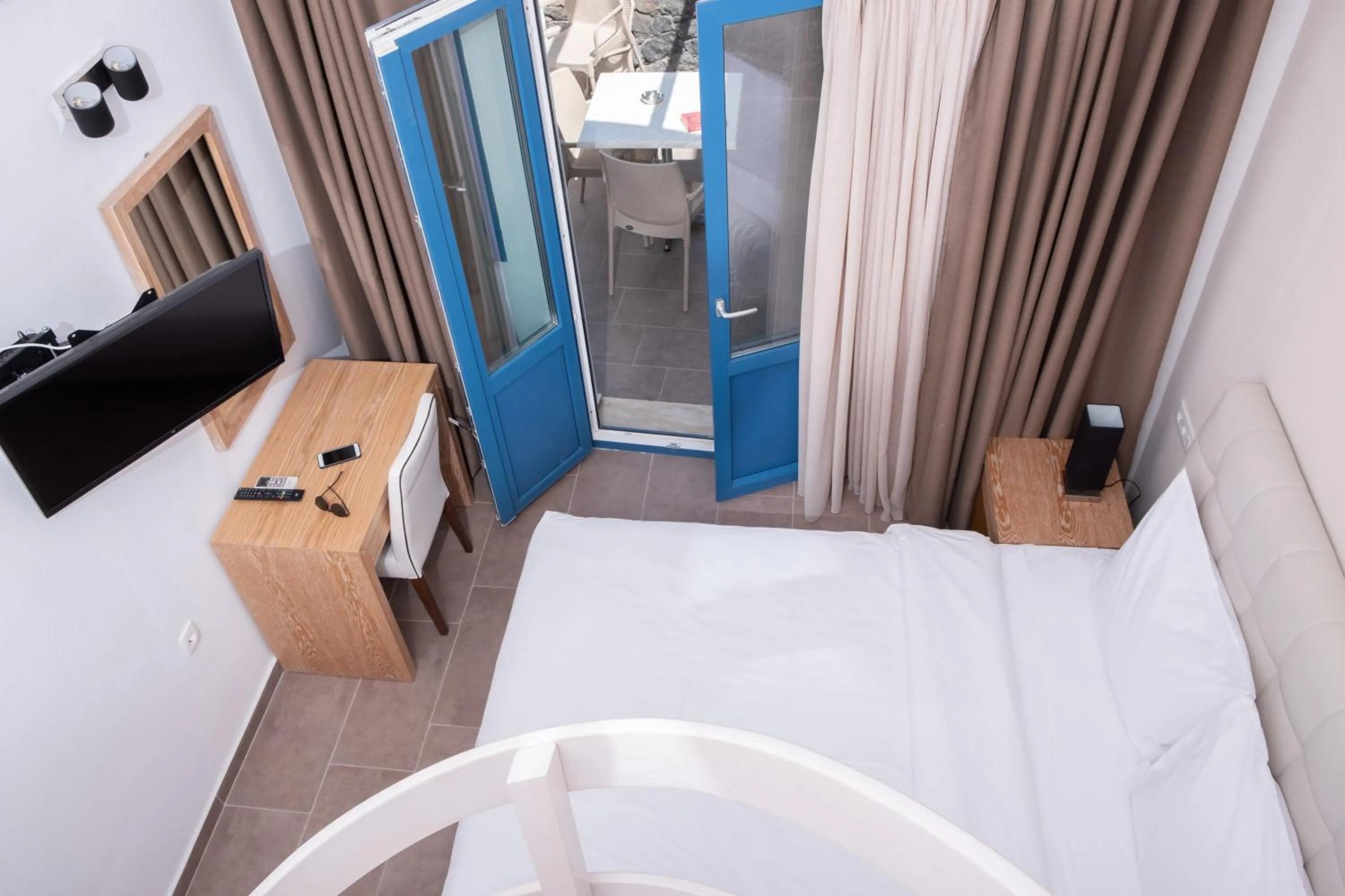 Bedroom, Bed in Tristhenia