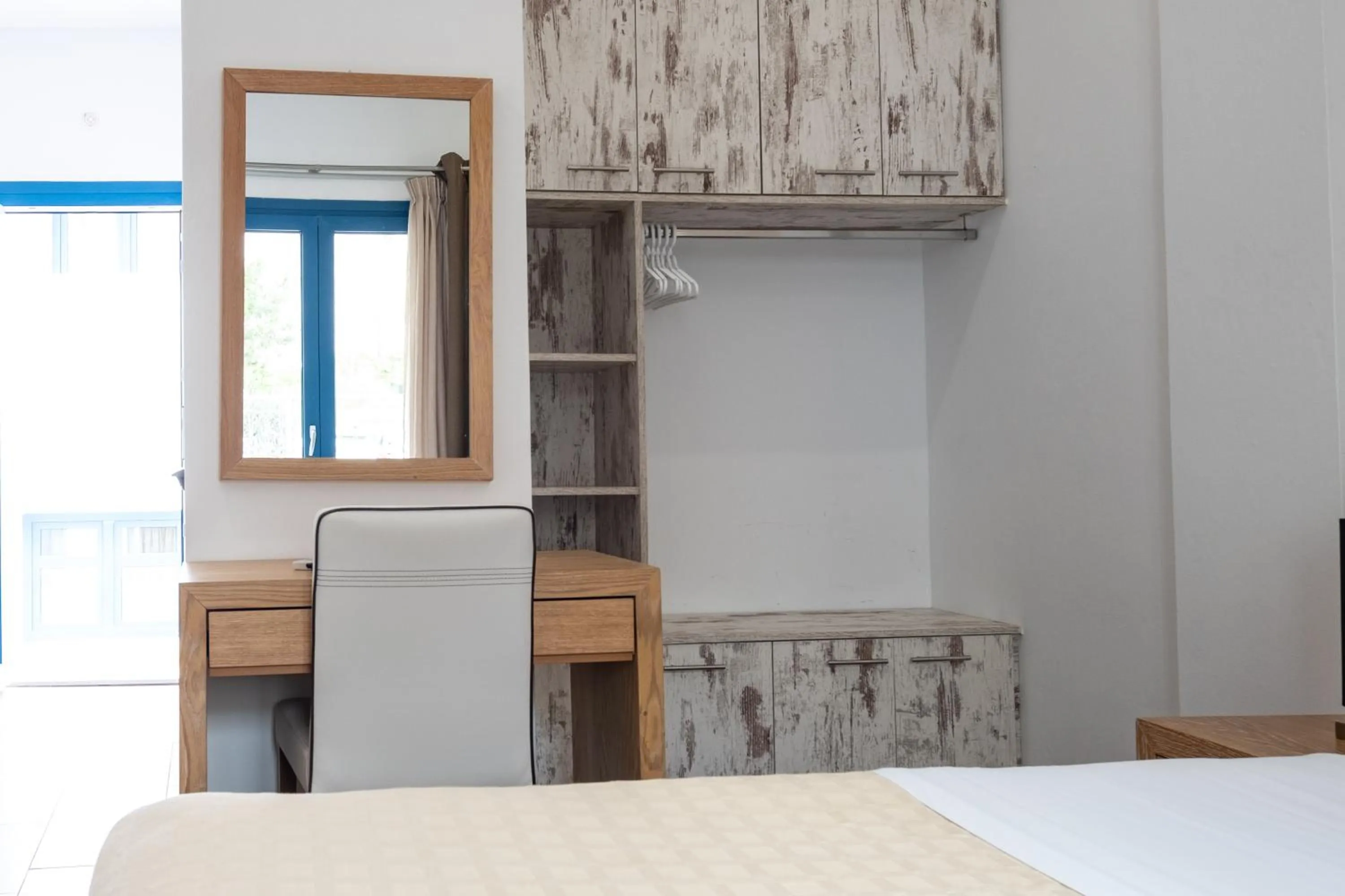 Bedroom, Bed in Tristhenia