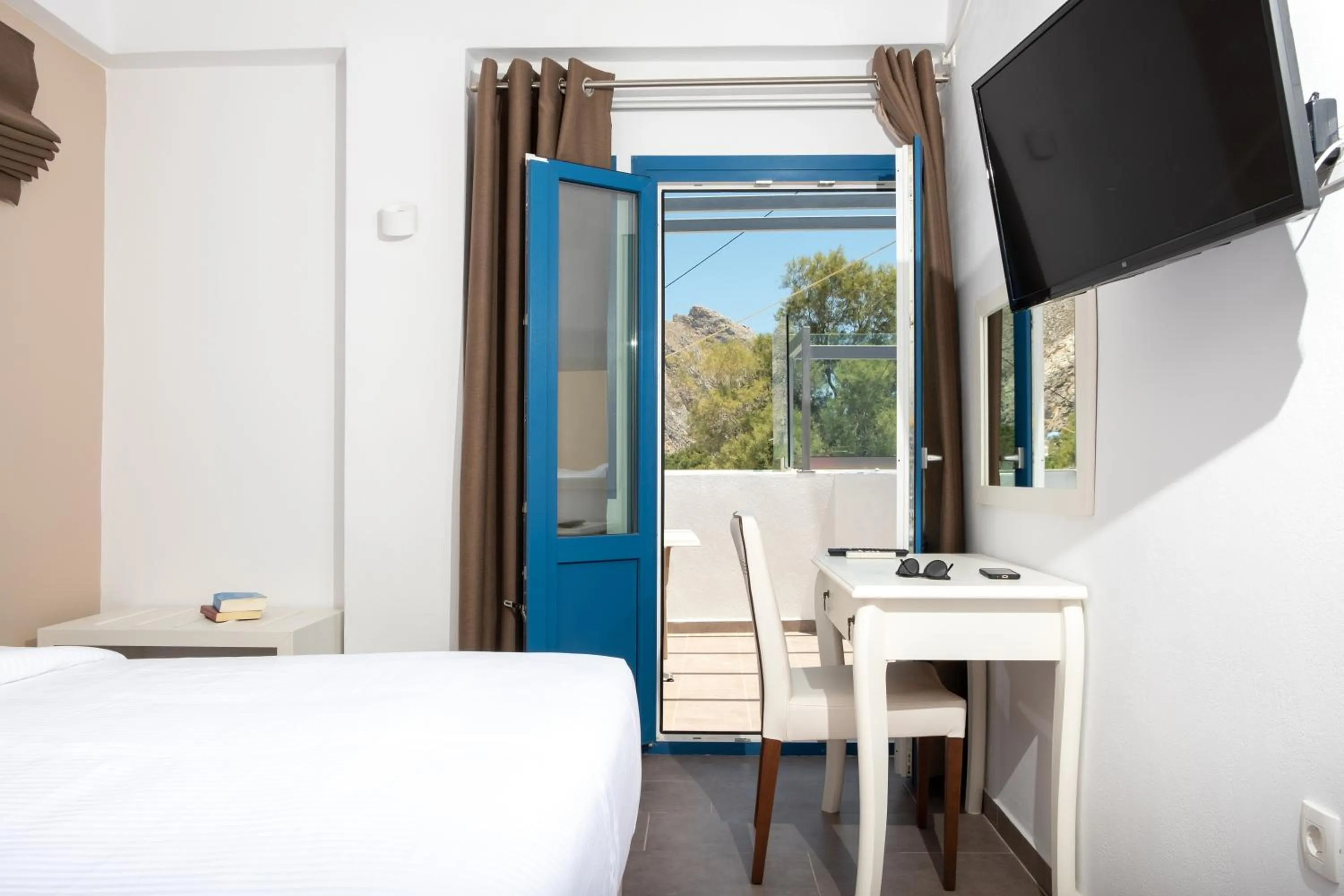 Balcony/Terrace, Bed in Tristhenia