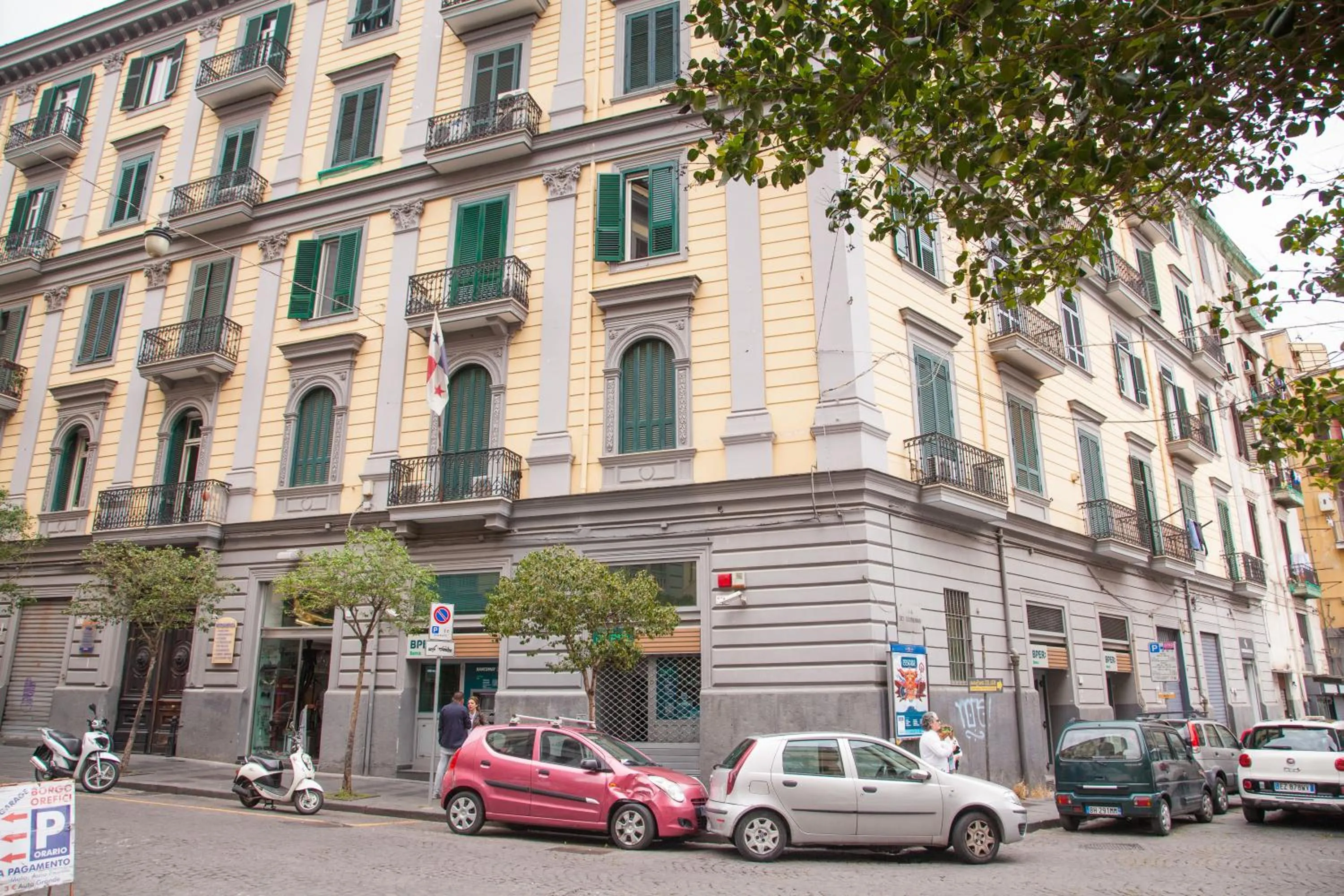 Property building in 319 al Duomo