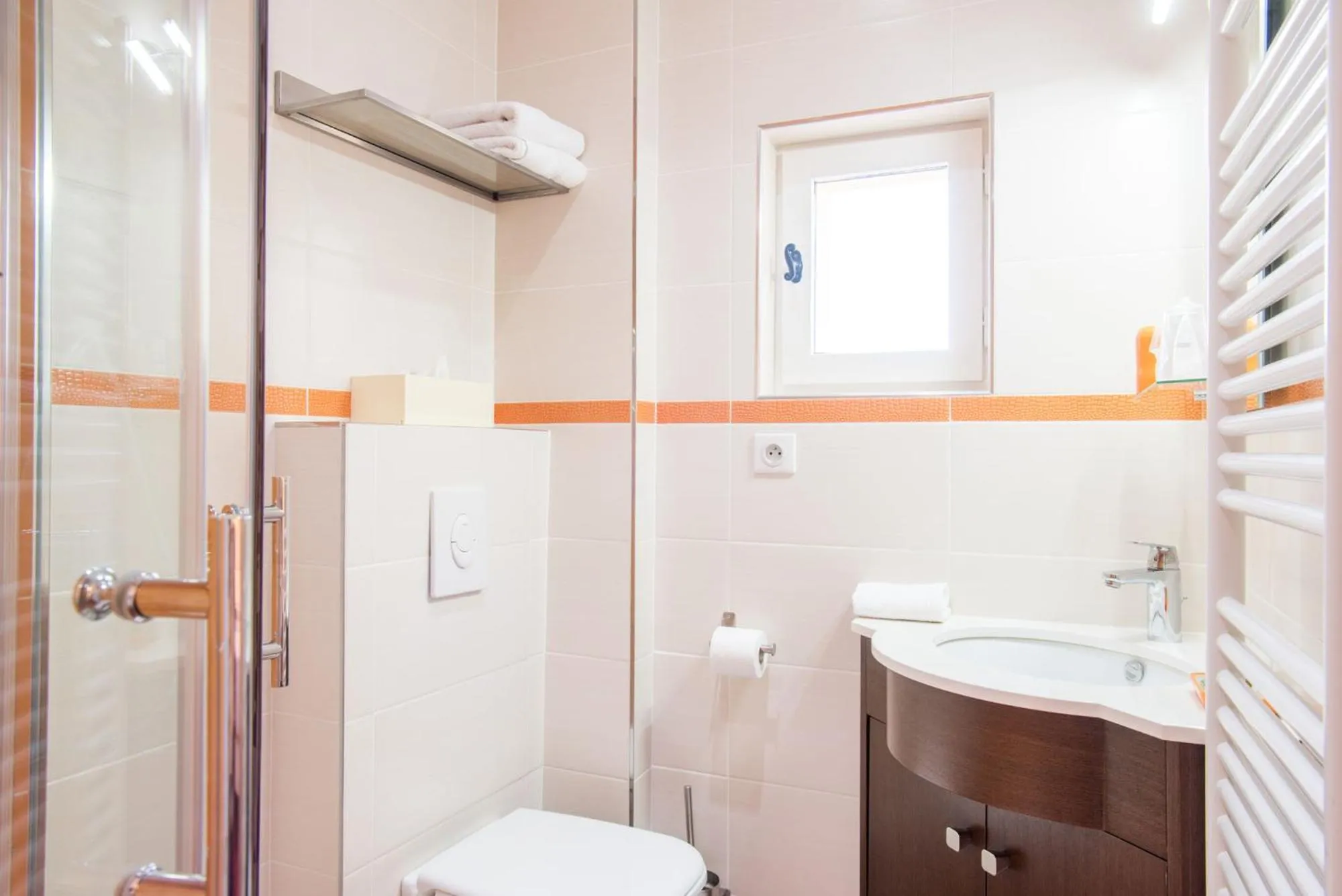 Shower in Le Vieux Logis Chambres d'Hôtes