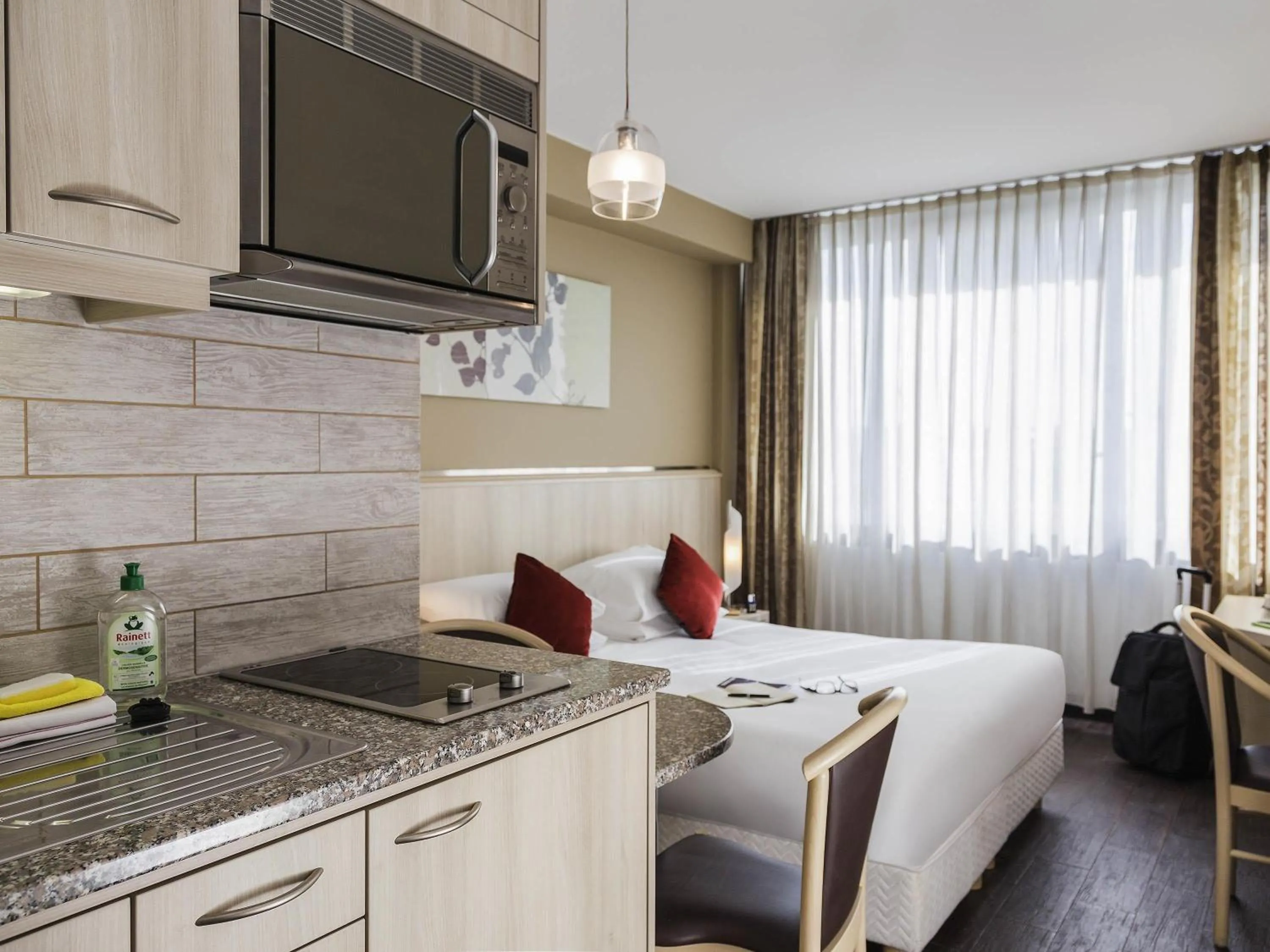 Bedroom, Bed in Aparthotel Adagio Genève Mont-Blanc