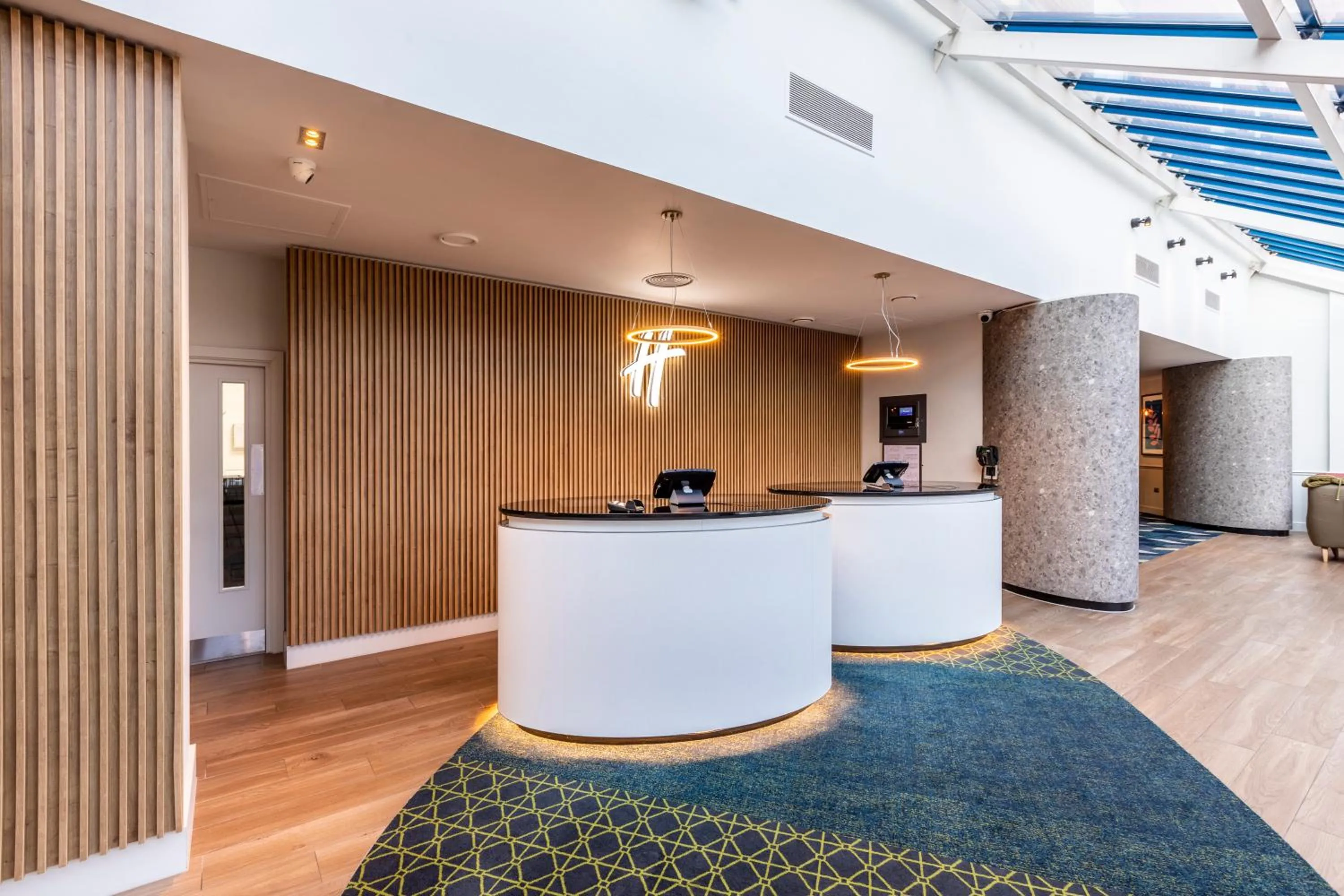 Lobby or reception in Holiday Inn London Sutton by IHG
