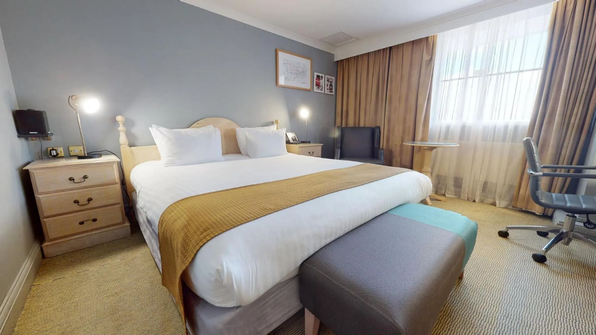 Photo of the whole room, Bed in Holiday Inn London Sutton by IHG