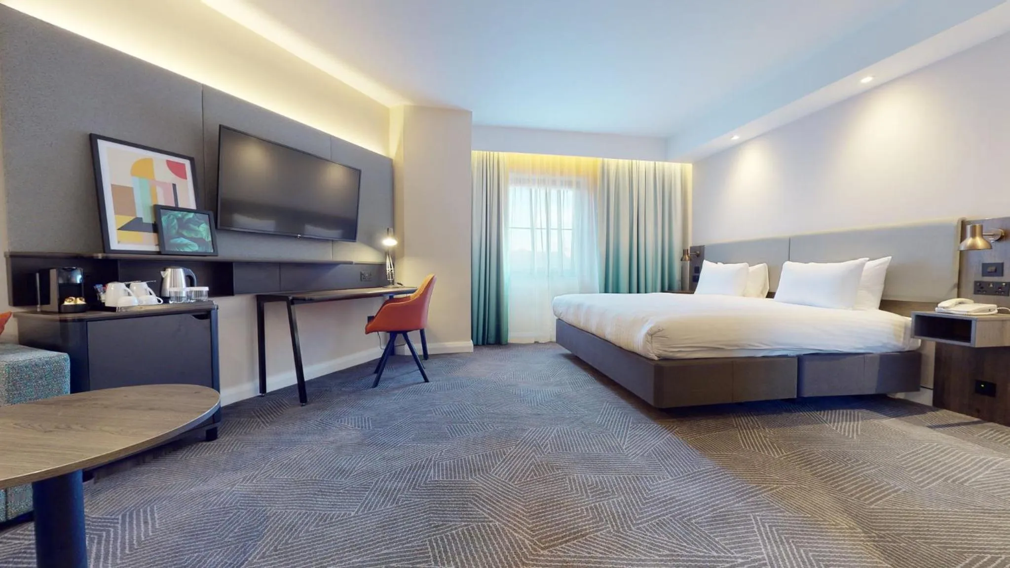 Photo of the whole room, Bed in Holiday Inn London Sutton by IHG