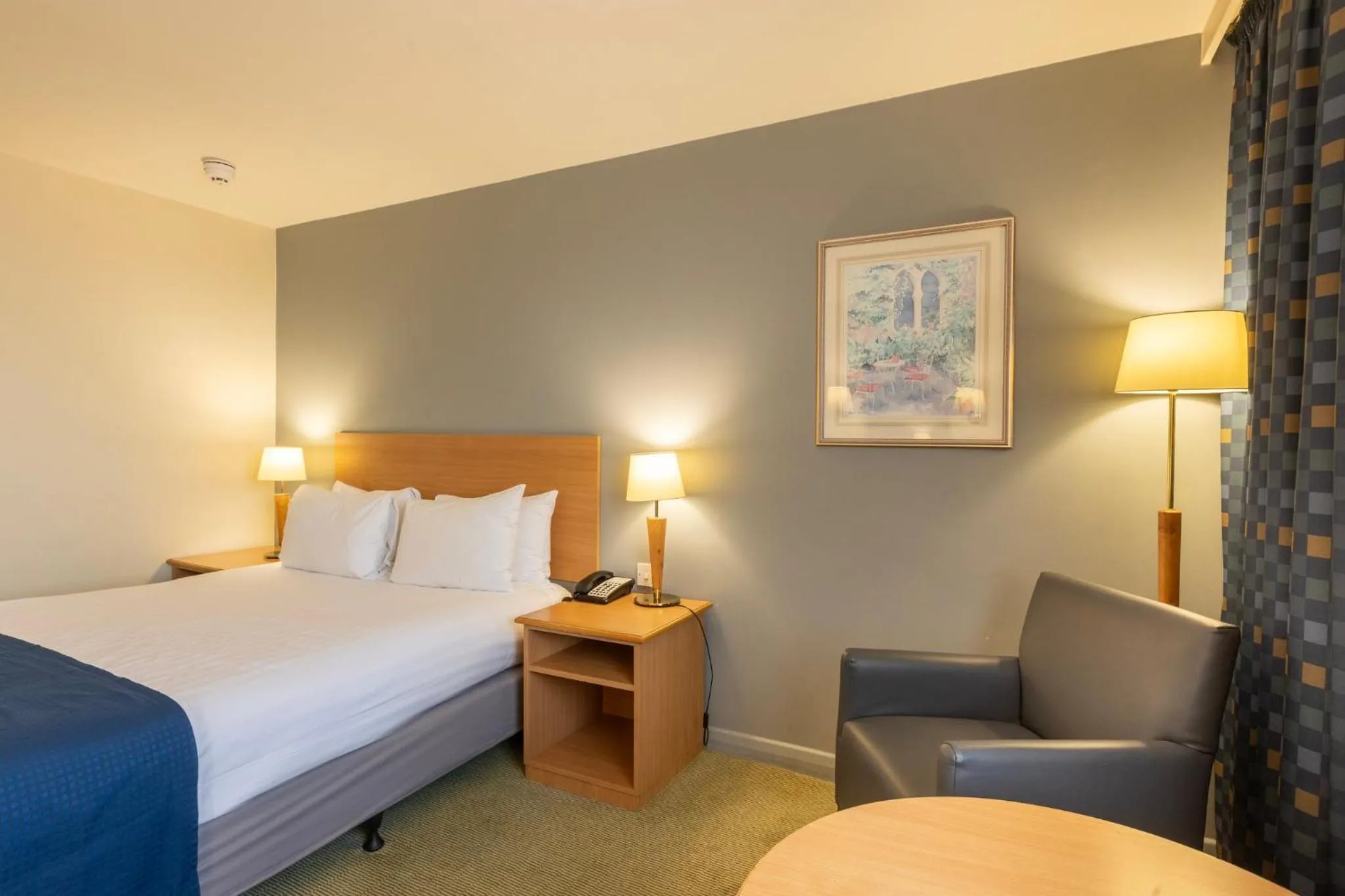 Photo of the whole room, Bed in Holiday Inn London Sutton by IHG
