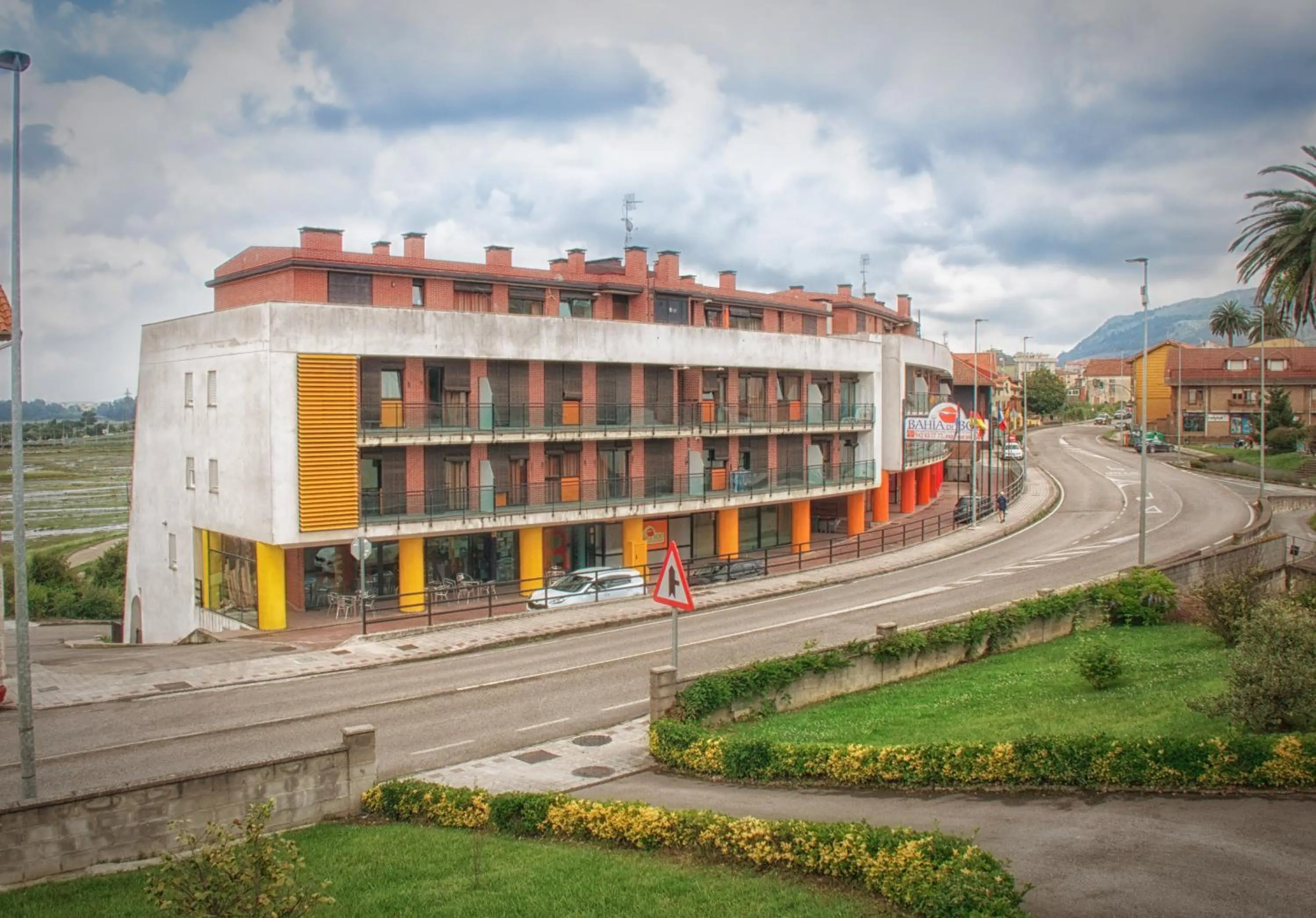 Facade/entrance in Apartamentos Bahía de Boó