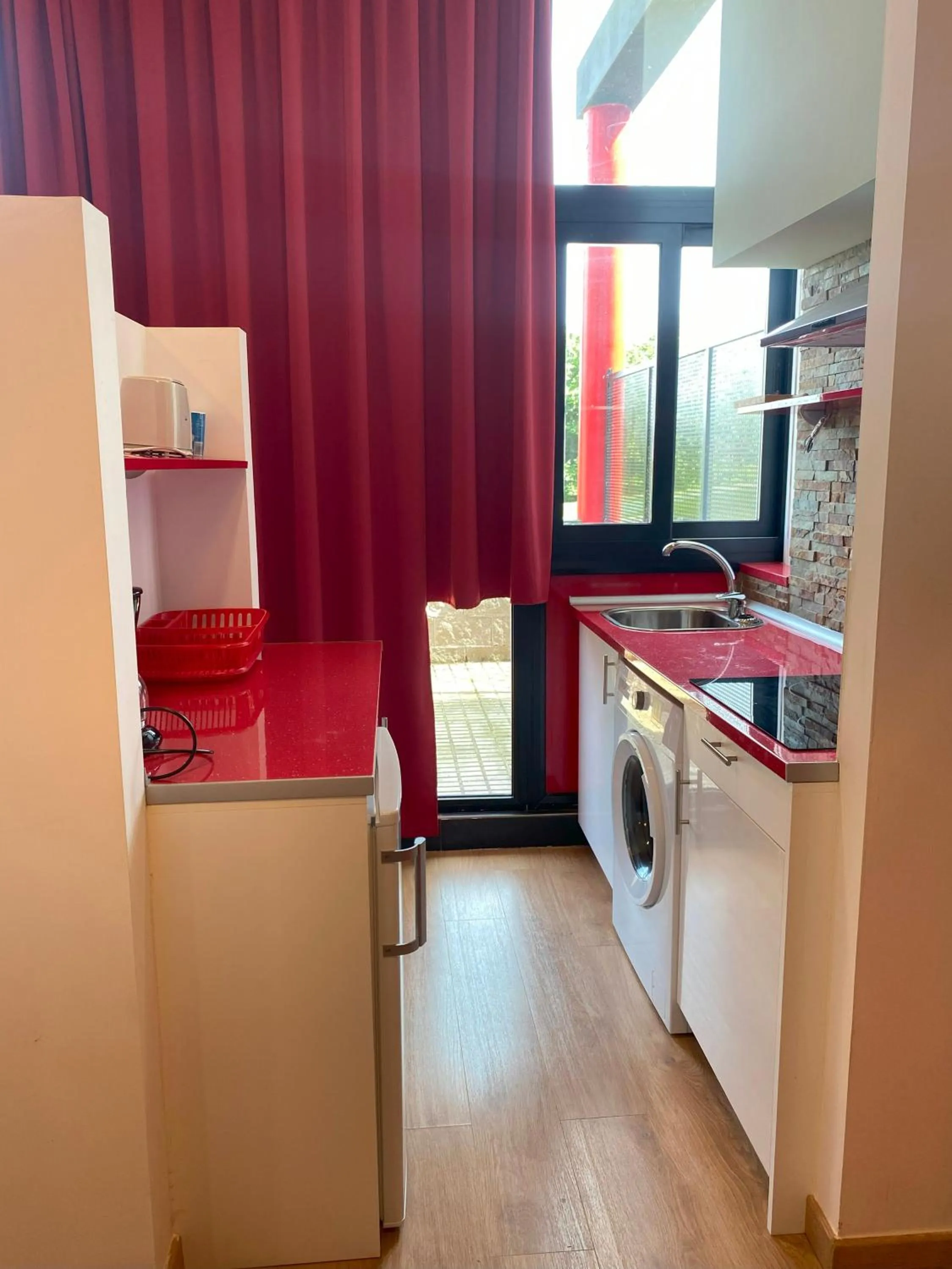 Kitchen or kitchenette in Apartamentos Bahía de Boó