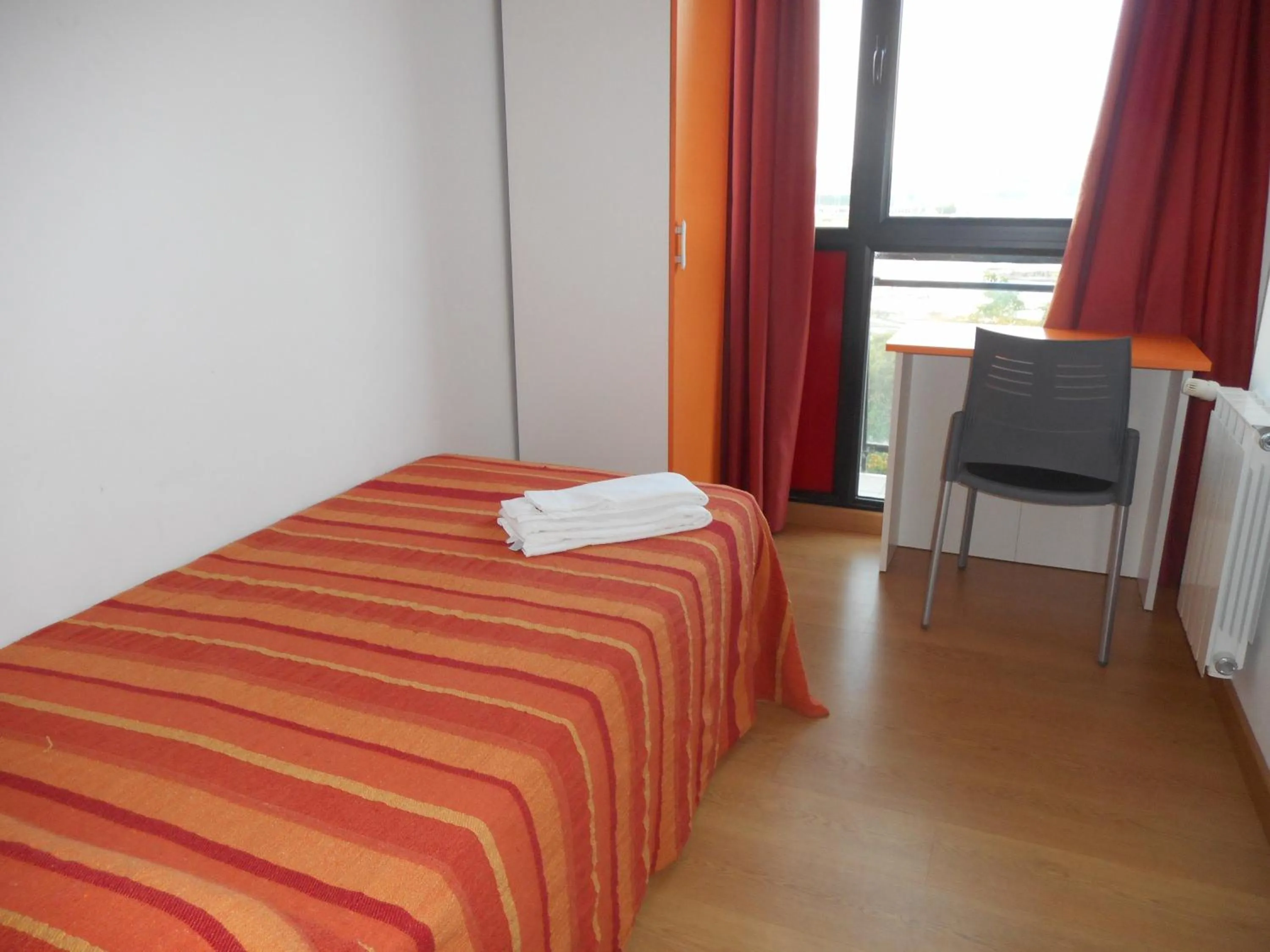 Bedroom, Bed in Apartamentos Bahía de Boó