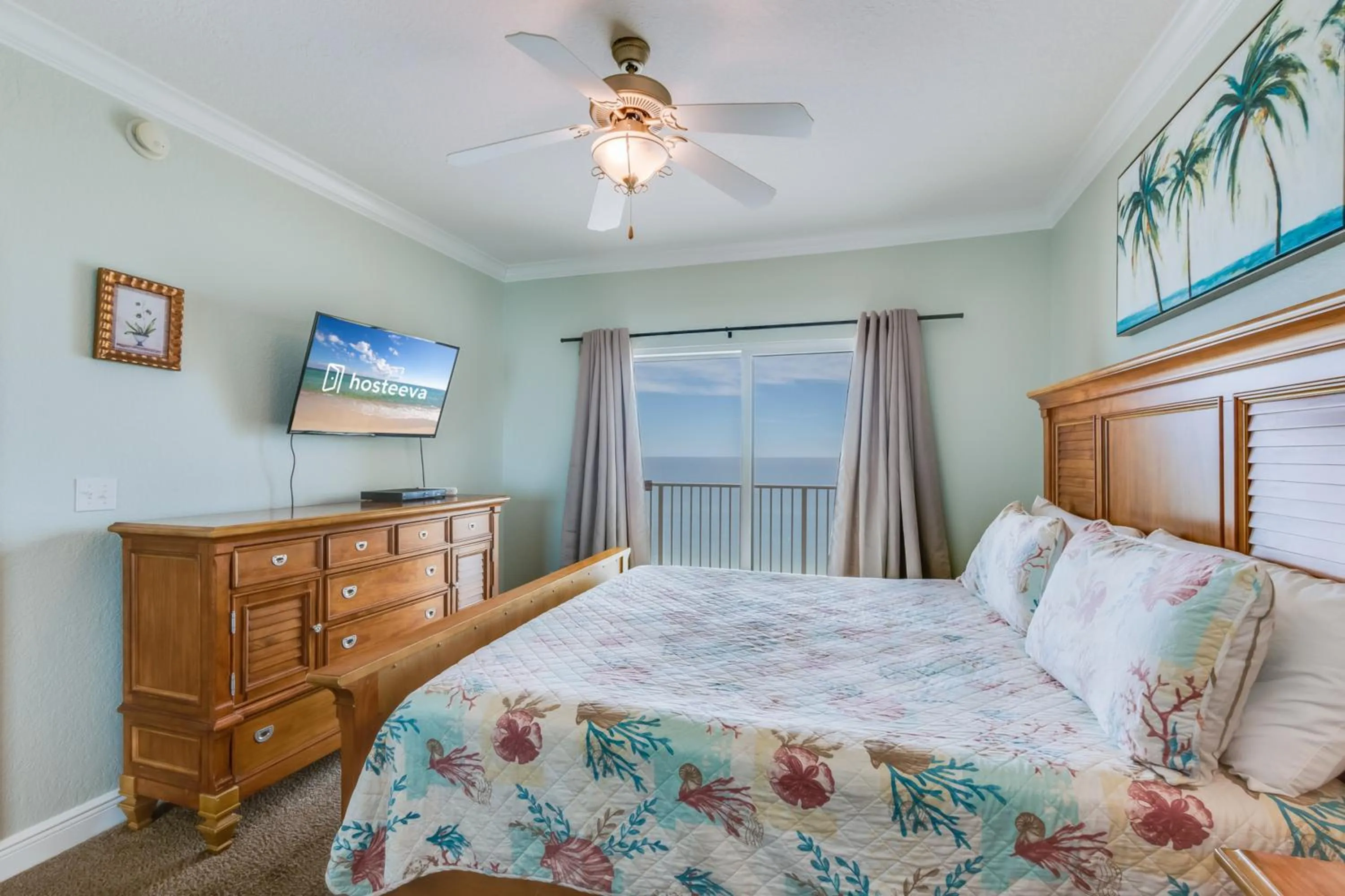 Bedroom, Bed in Crystal Shores West 202