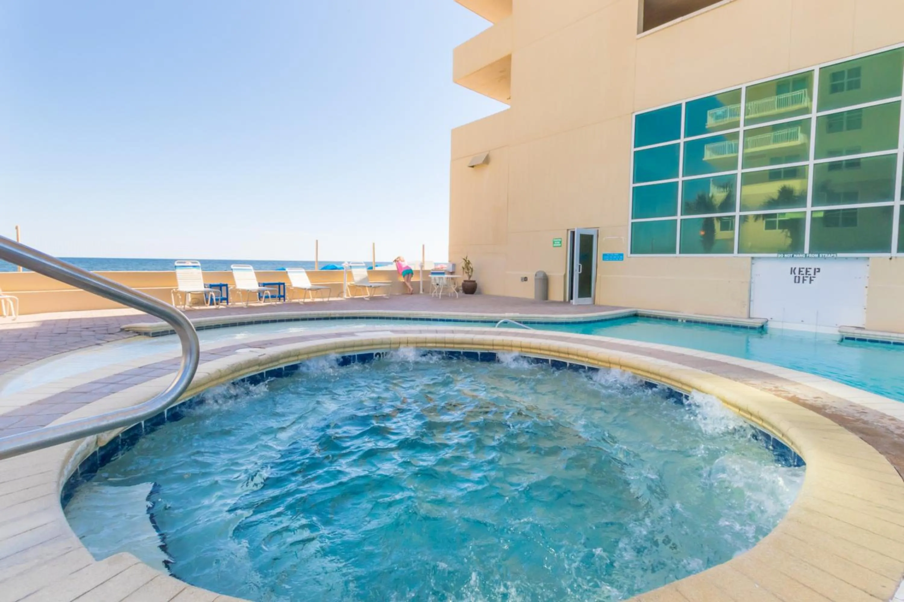 Hot Tub in Crystal Shores West 202