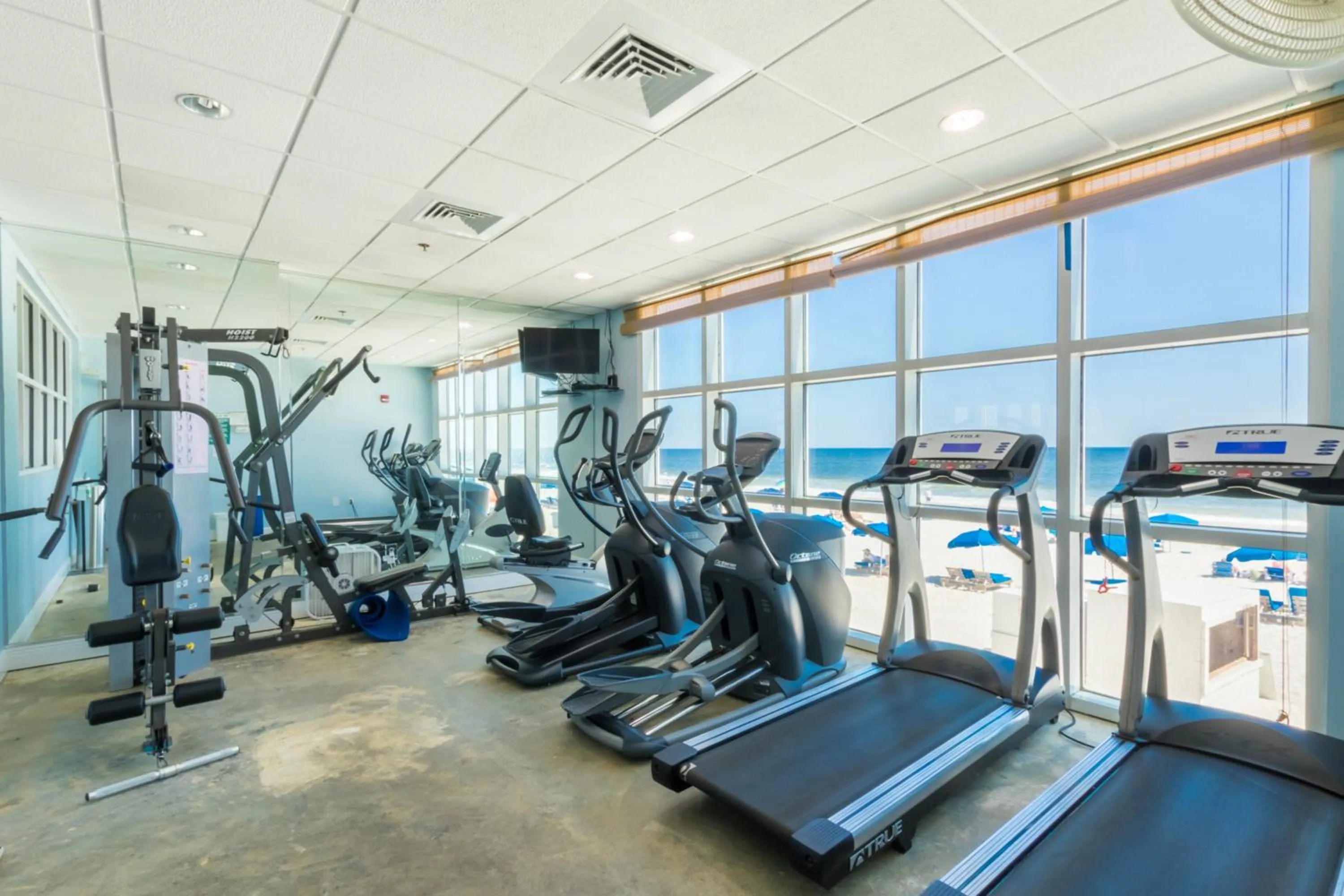 Fitness centre/facilities in Crystal Shores West 202