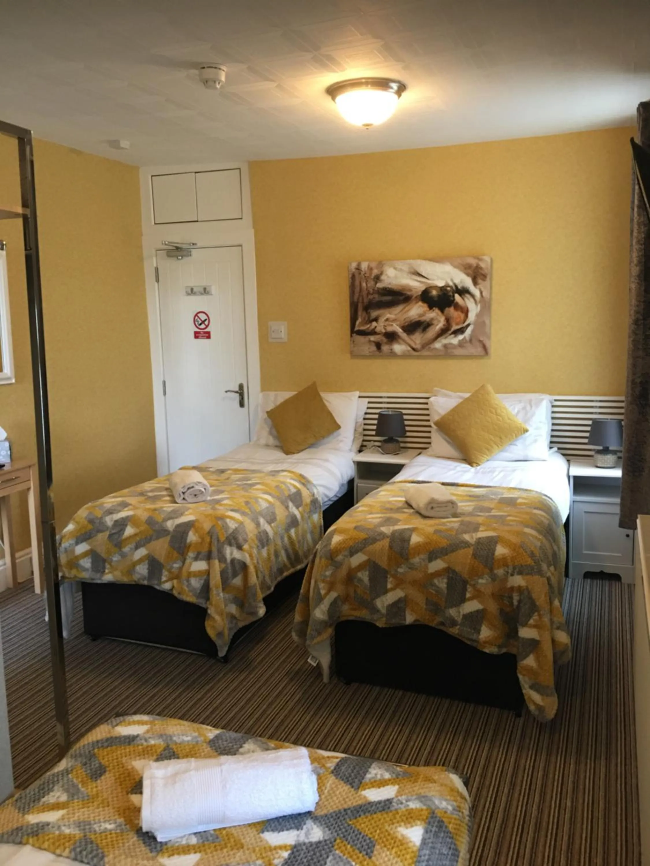 Bed in Glenheath Hotel