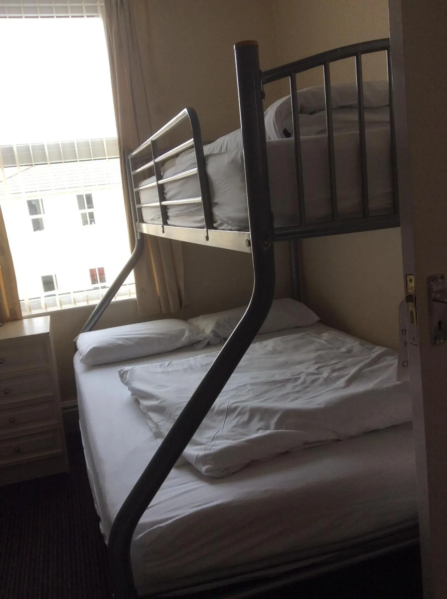 bunk bed, Bed in Glenheath Hotel