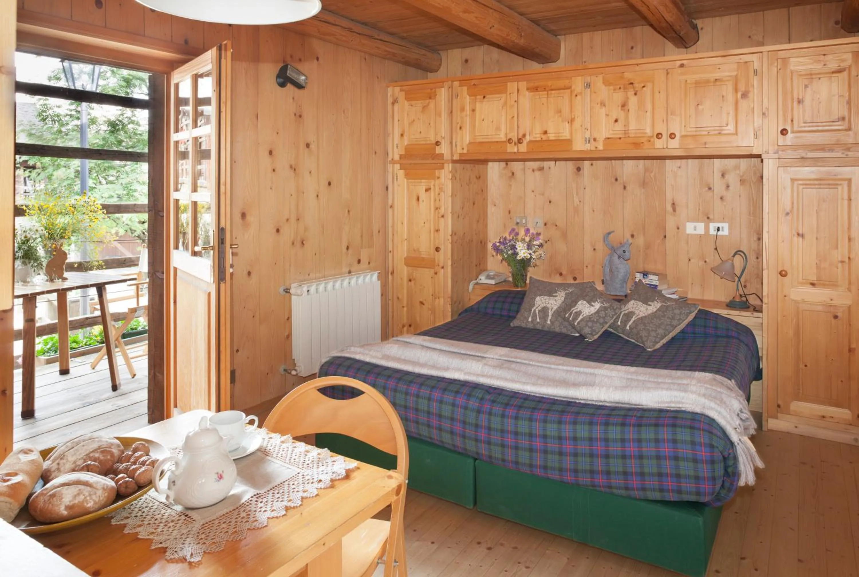 Dining area, Bed in Albergo Diffuso Sauris in Sauris Di Sopra