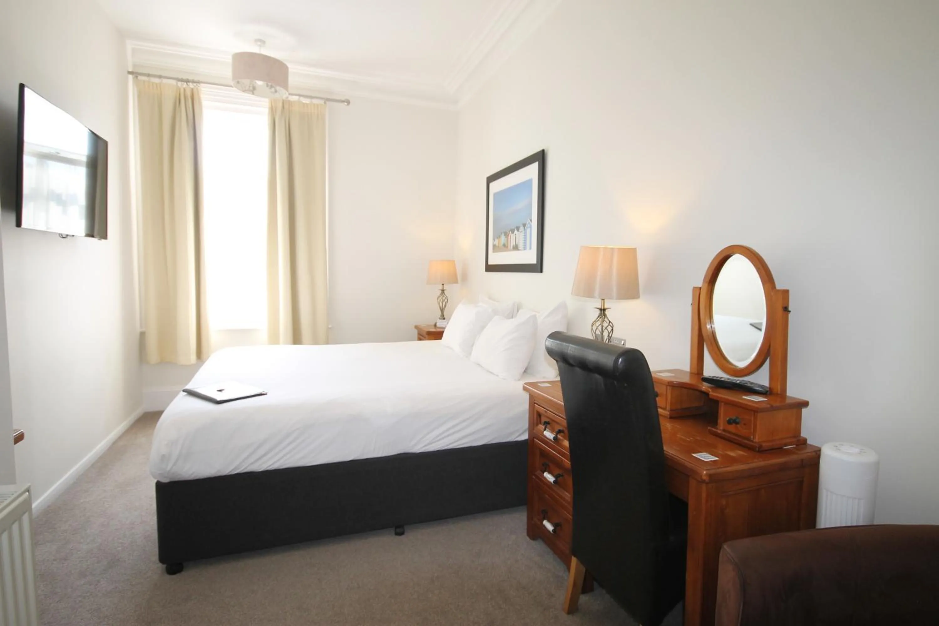 Photo of the whole room, Bed in Andover House Hotel & Restaurant - Adults only