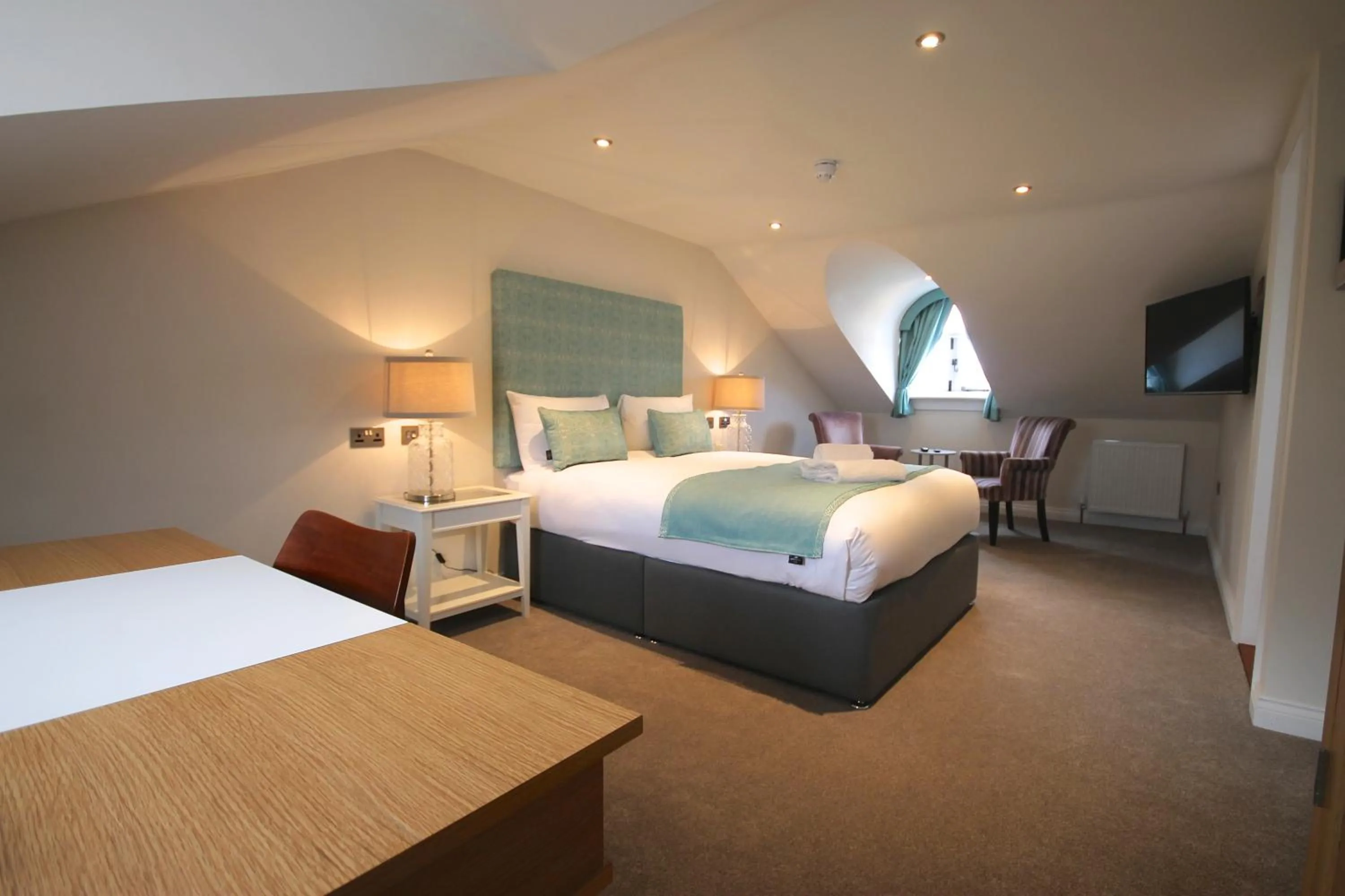 Photo of the whole room, Bed in Andover House Hotel & Restaurant - Adults only