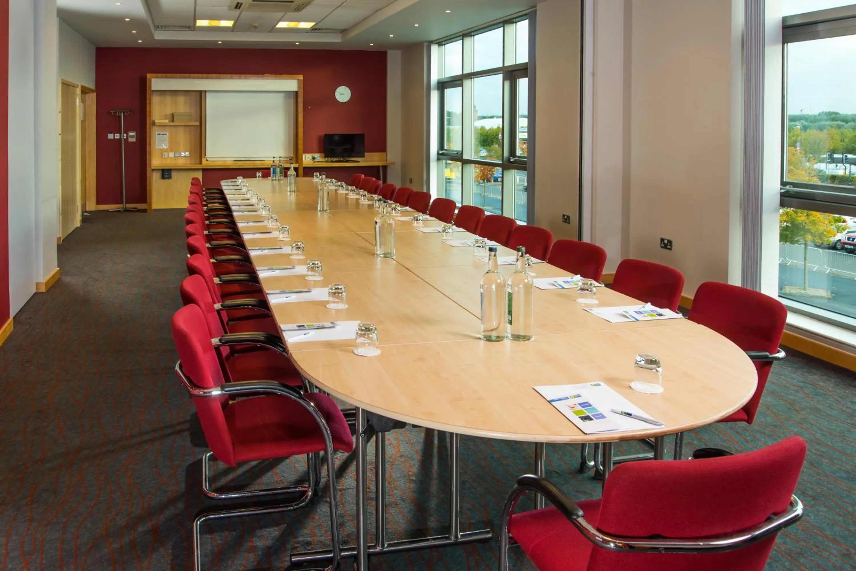 Meeting/conference room in Holiday Inn Express Hamilton by IHG