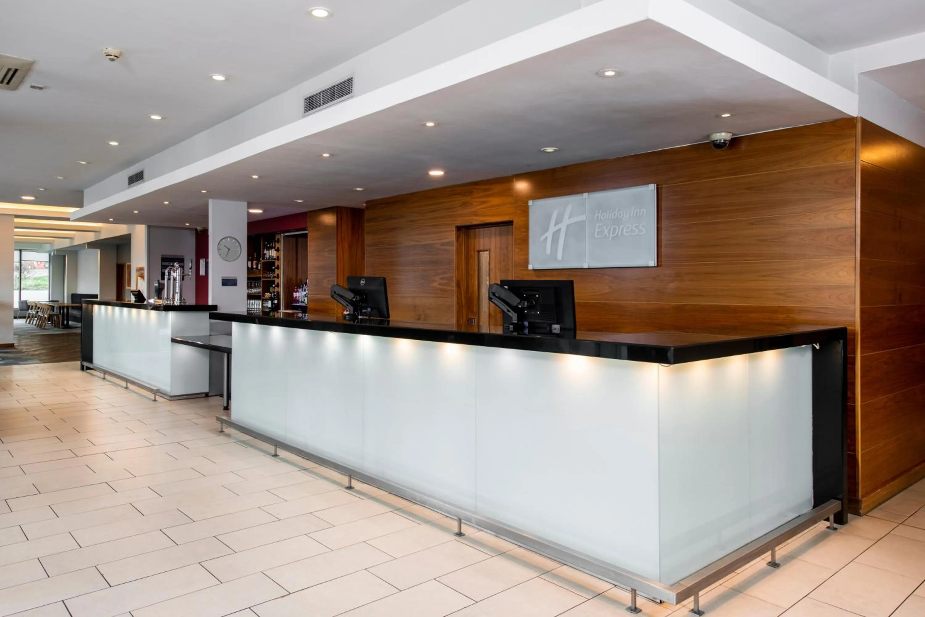 Lobby or reception in Holiday Inn Express Hamilton by IHG