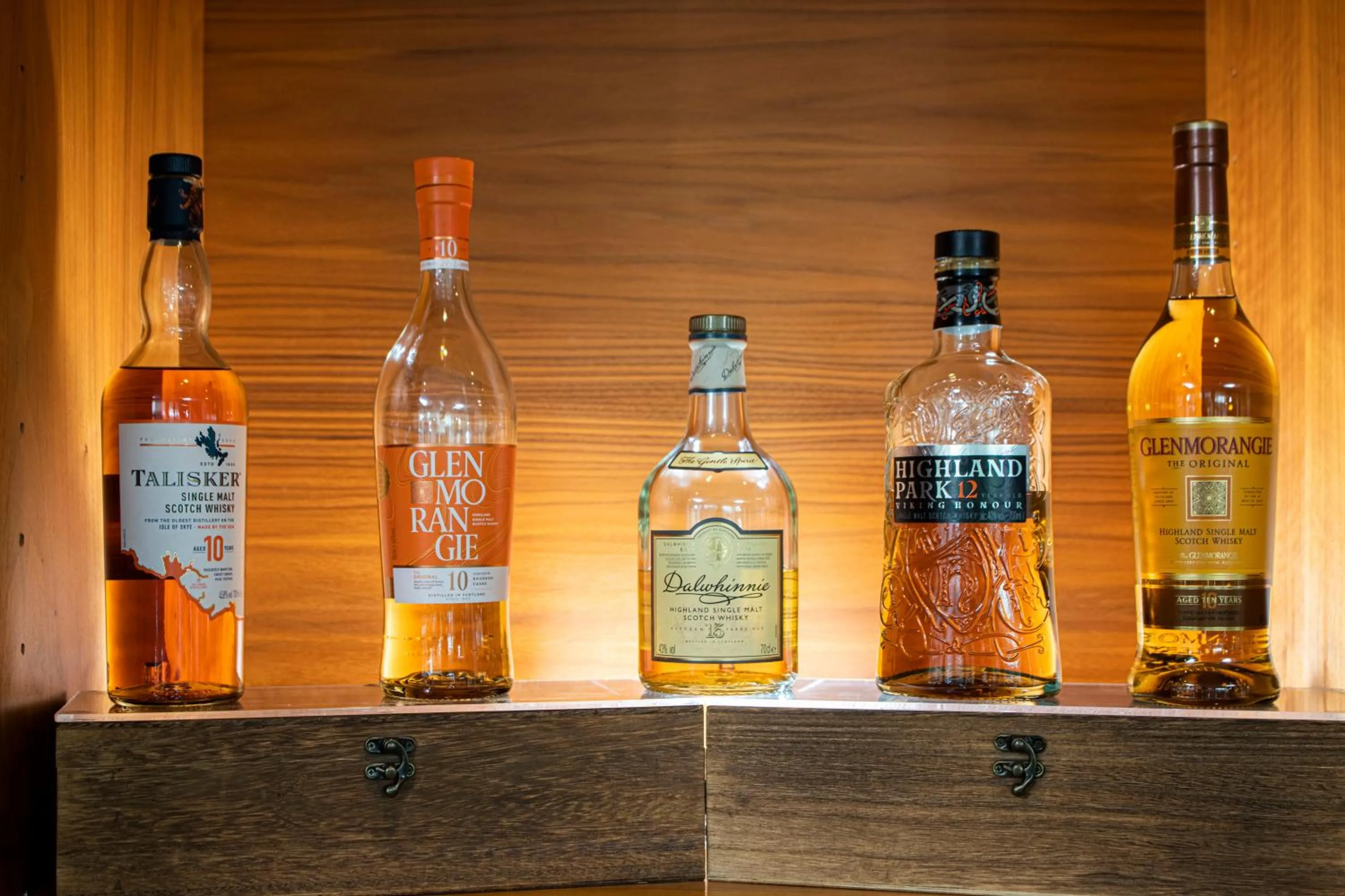 Lounge or bar in Holiday Inn Express Hamilton by IHG