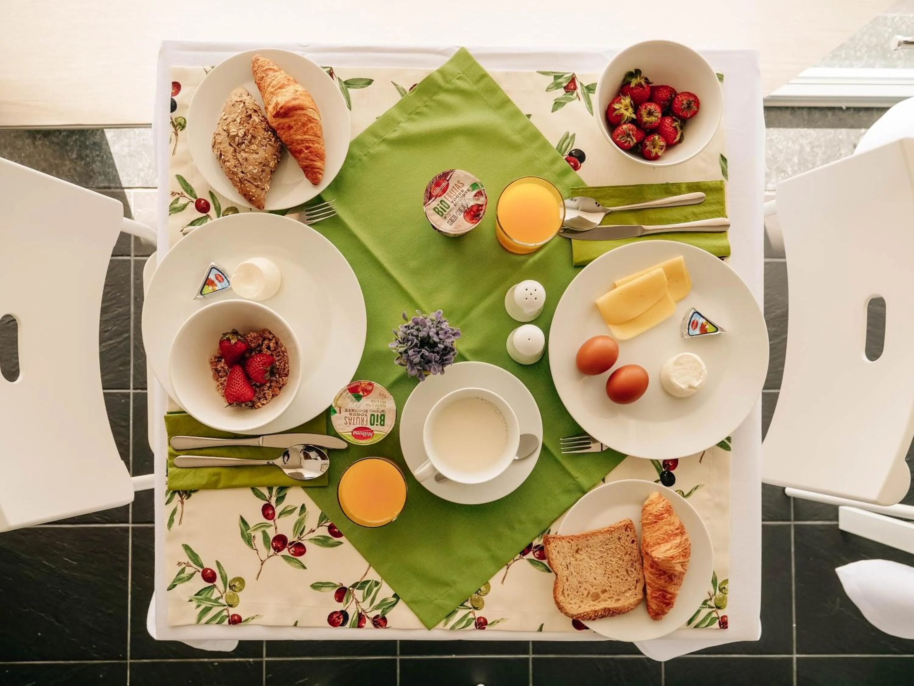 Continental breakfast in Casa das Barcas