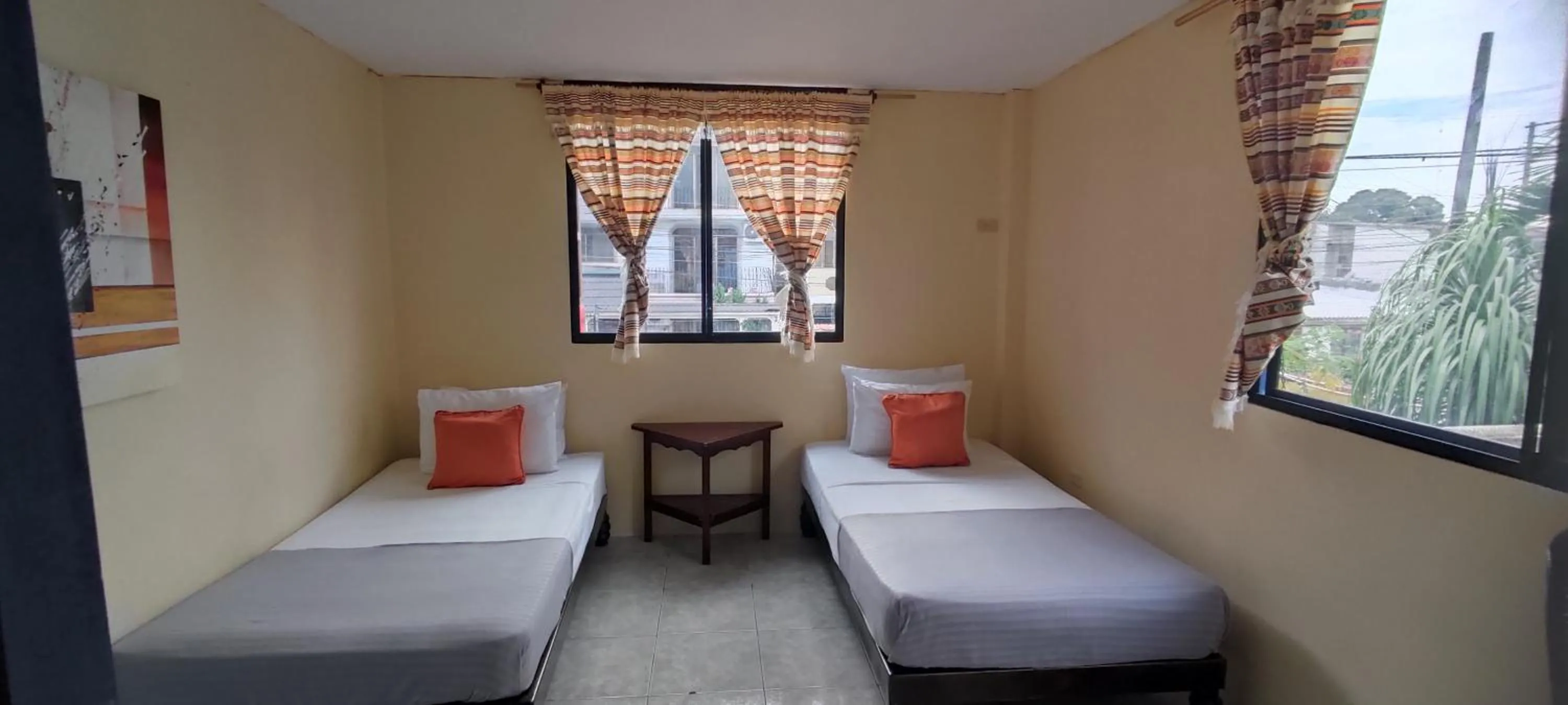 Economy Twin Room in Dreamkapture Hostel close to the airport and bus terminal