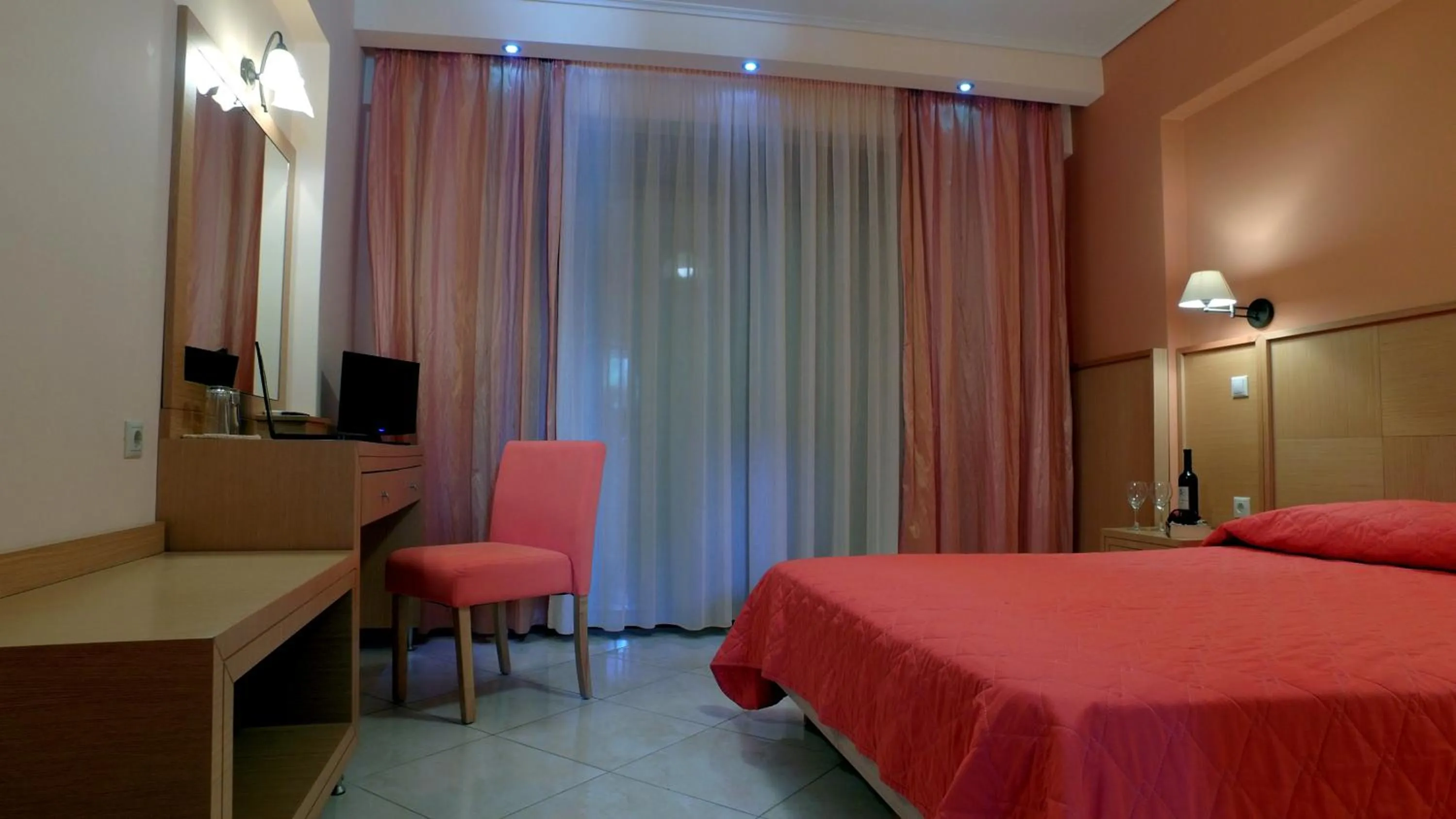 Photo of the whole room, Bed in Evia Hotel & Suites