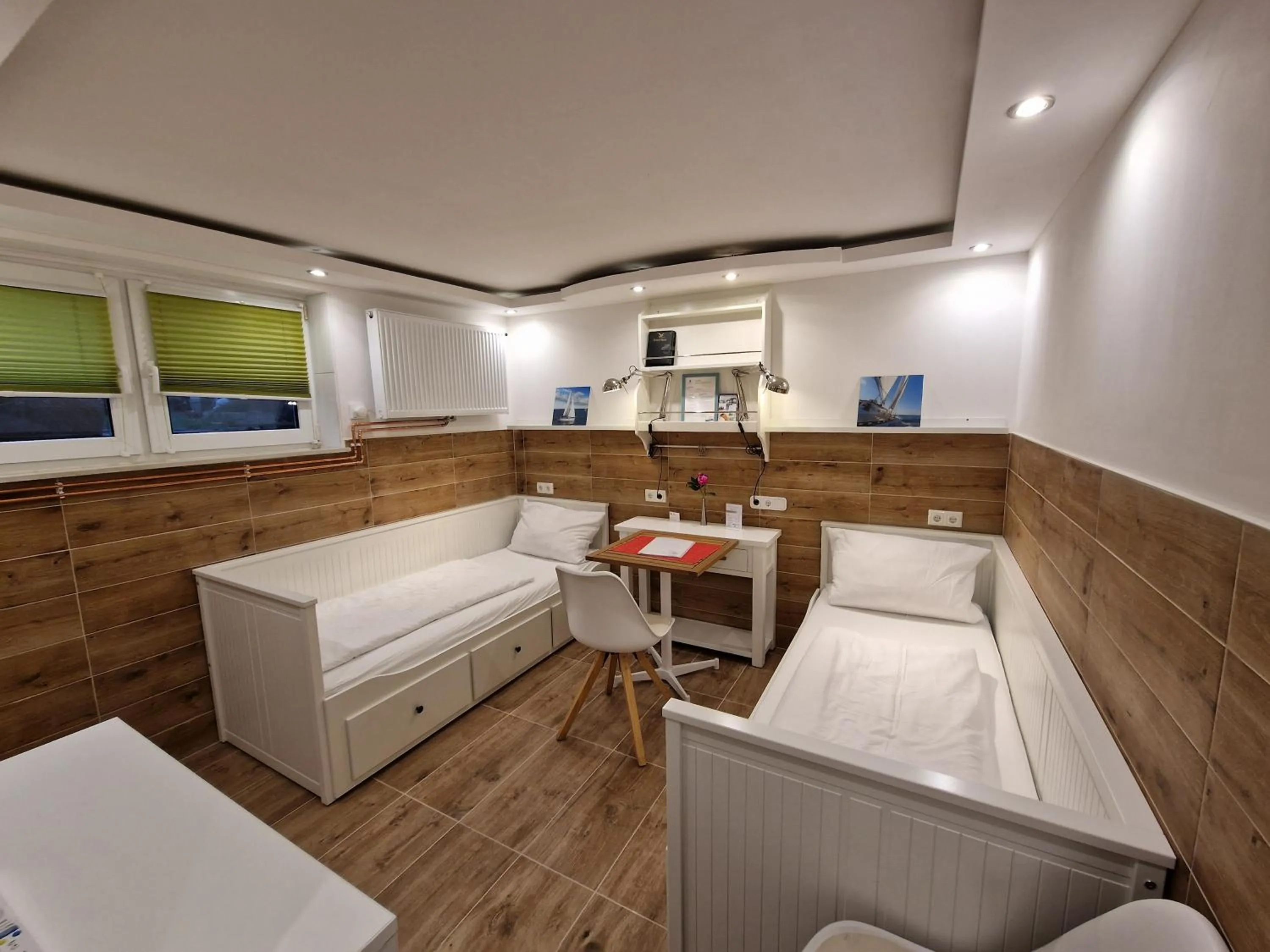 Photo of the whole room in Hotel Kenny & Henry