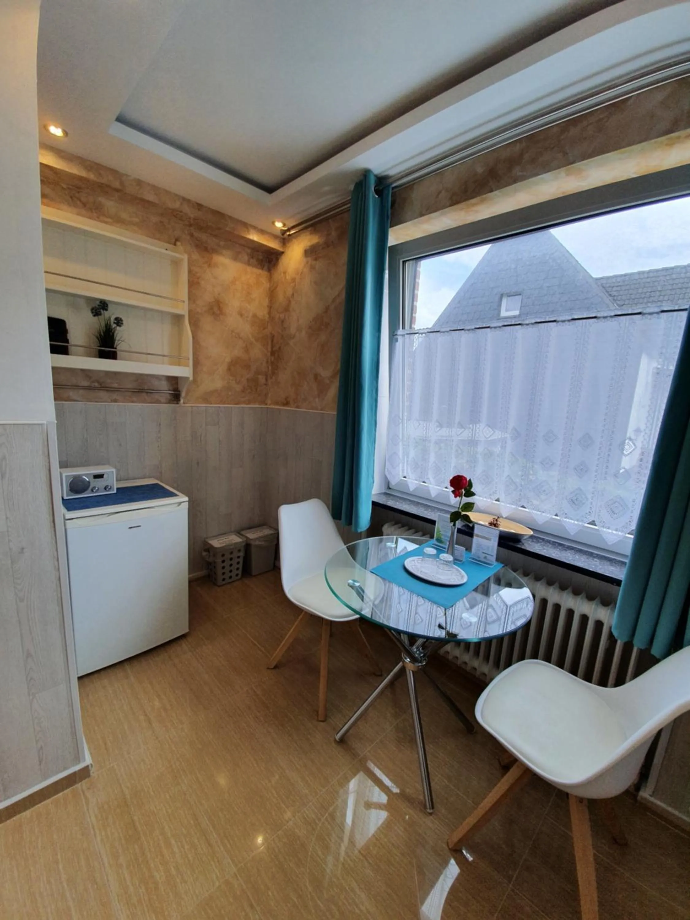 Photo of the whole room in Hotel Kenny & Henry