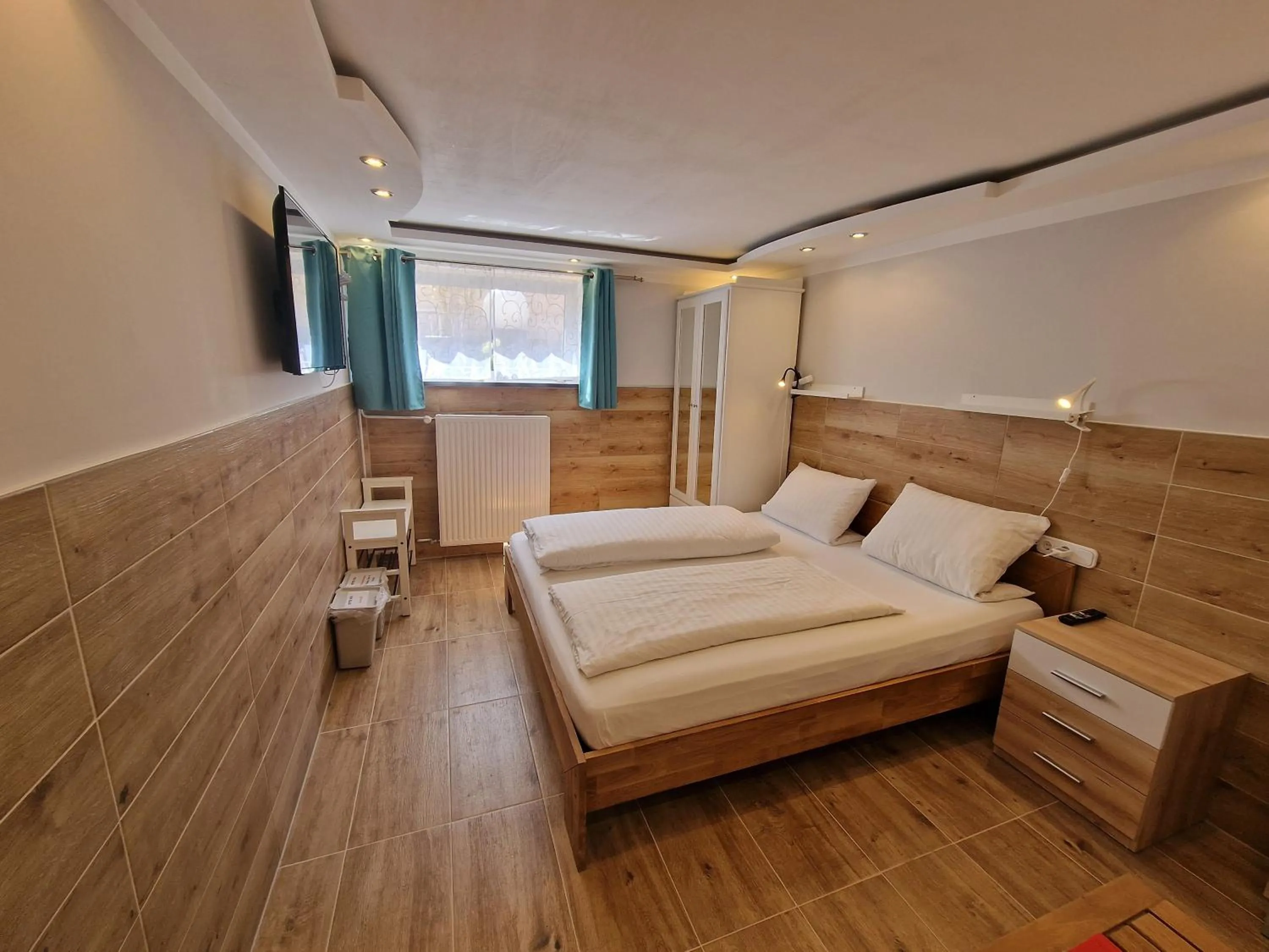 Photo of the whole room, Bed in Hotel Kenny & Henry