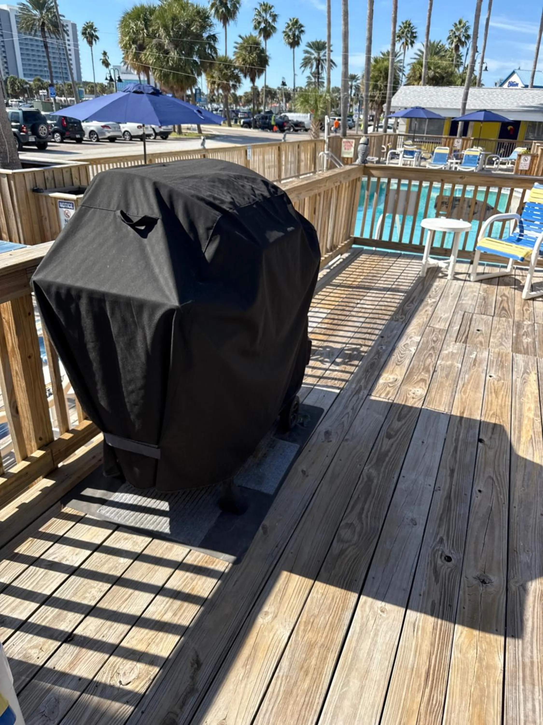 BBQ facilities in Barefoot Bay Resort Motel
