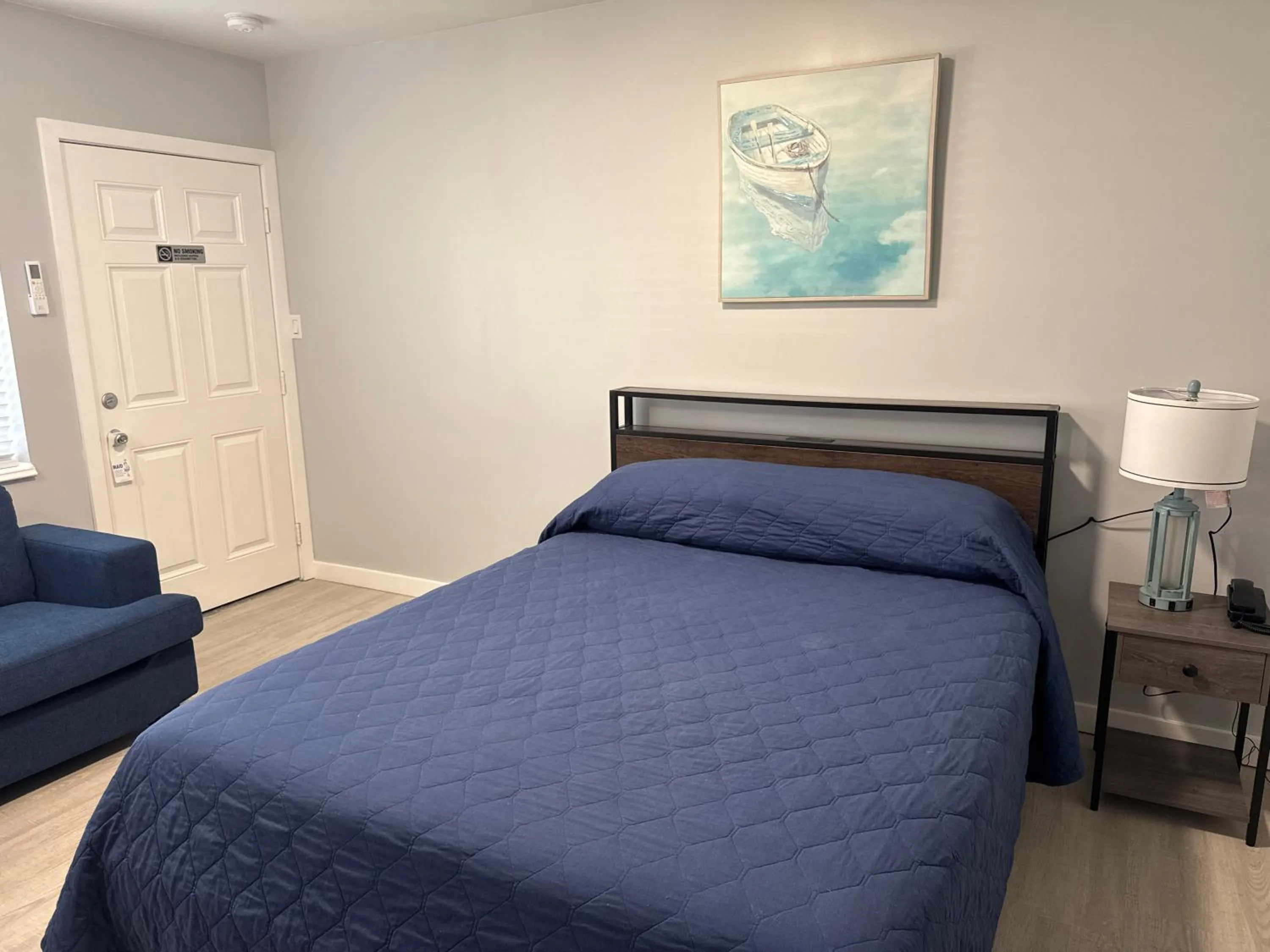 Photo of the whole room, Bed in Barefoot Bay Resort Motel