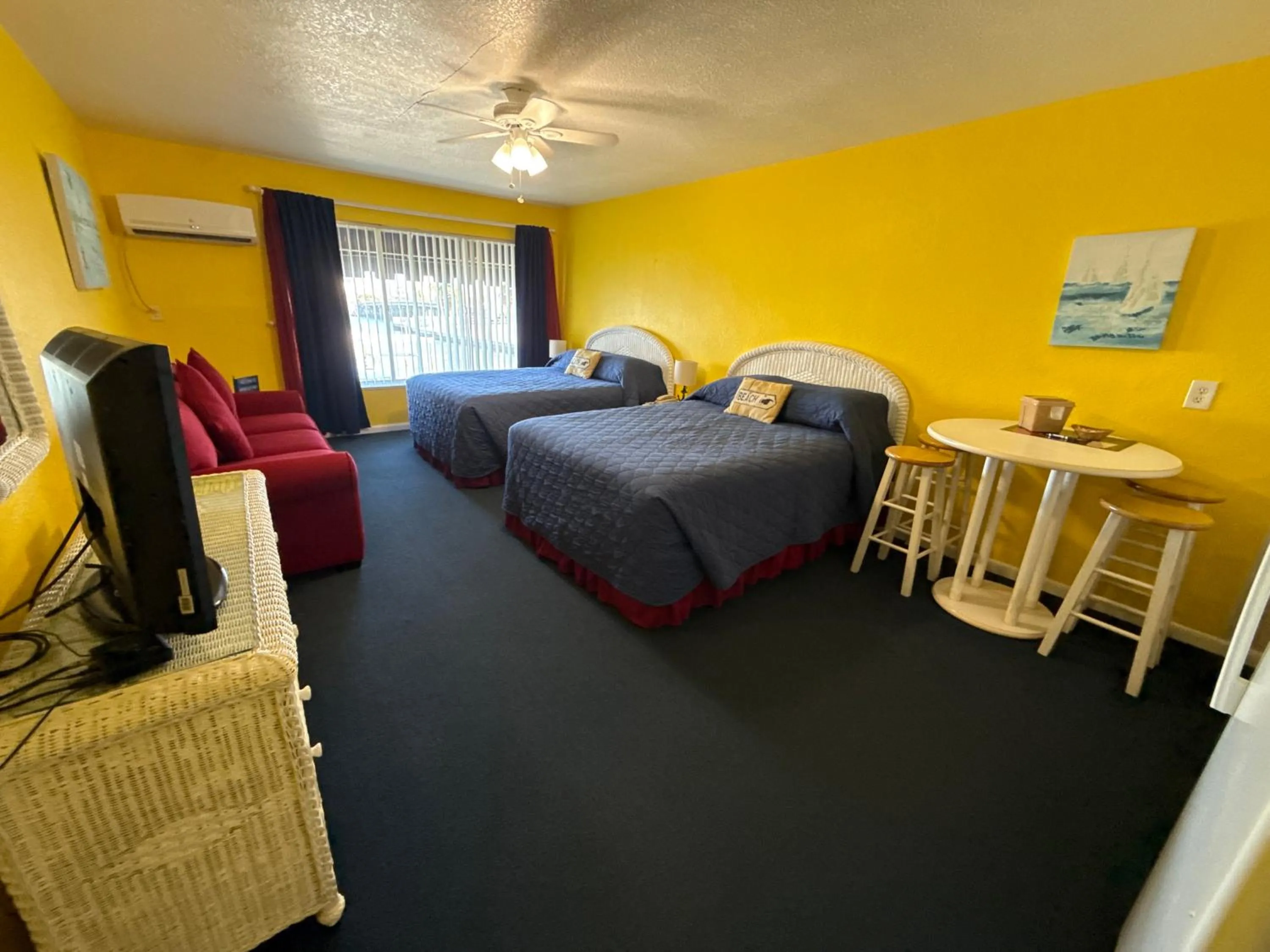 Photo of the whole room, Bed in Barefoot Bay Resort Motel