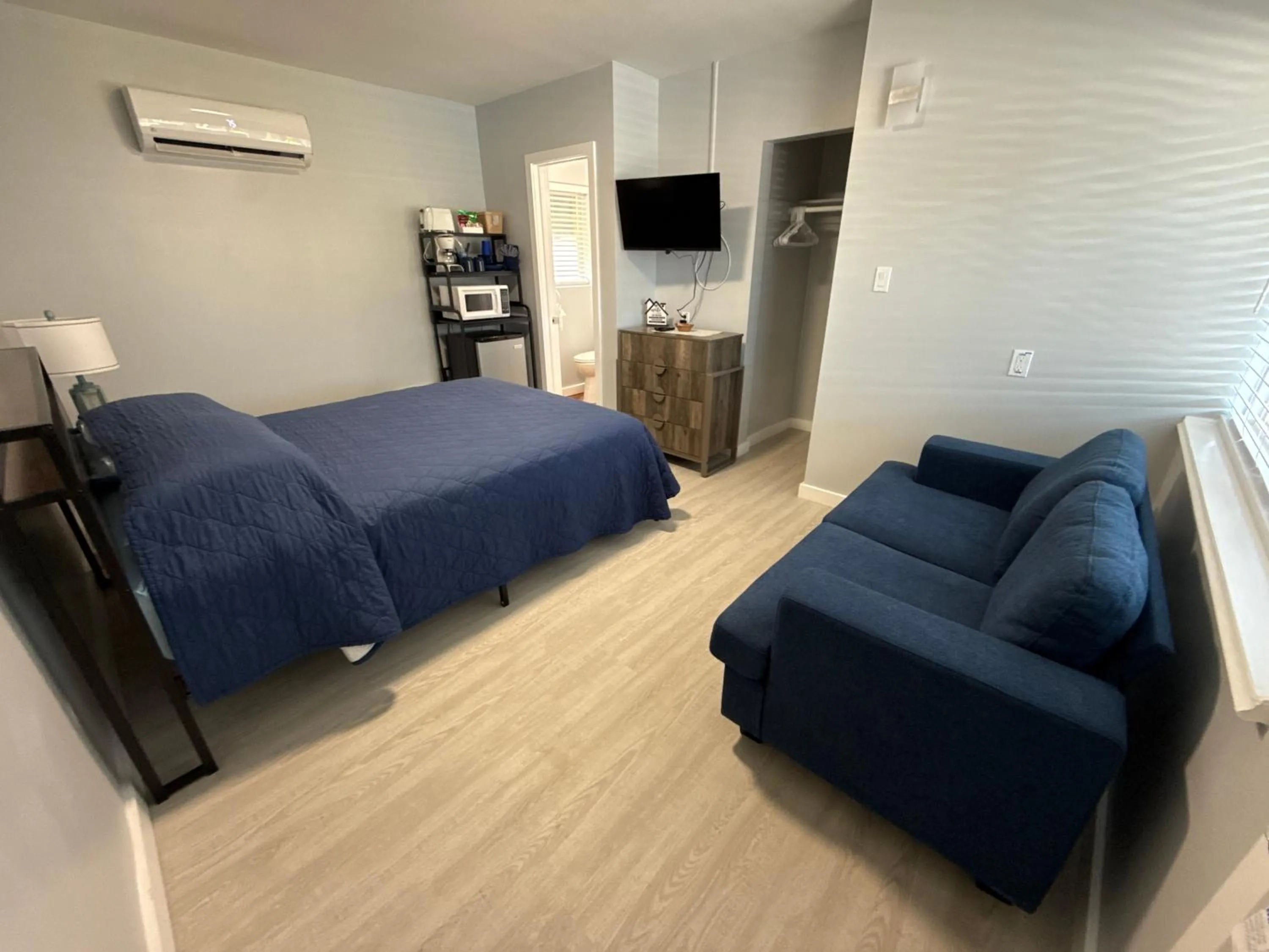 Photo of the whole room, Bed in Barefoot Bay Resort Motel