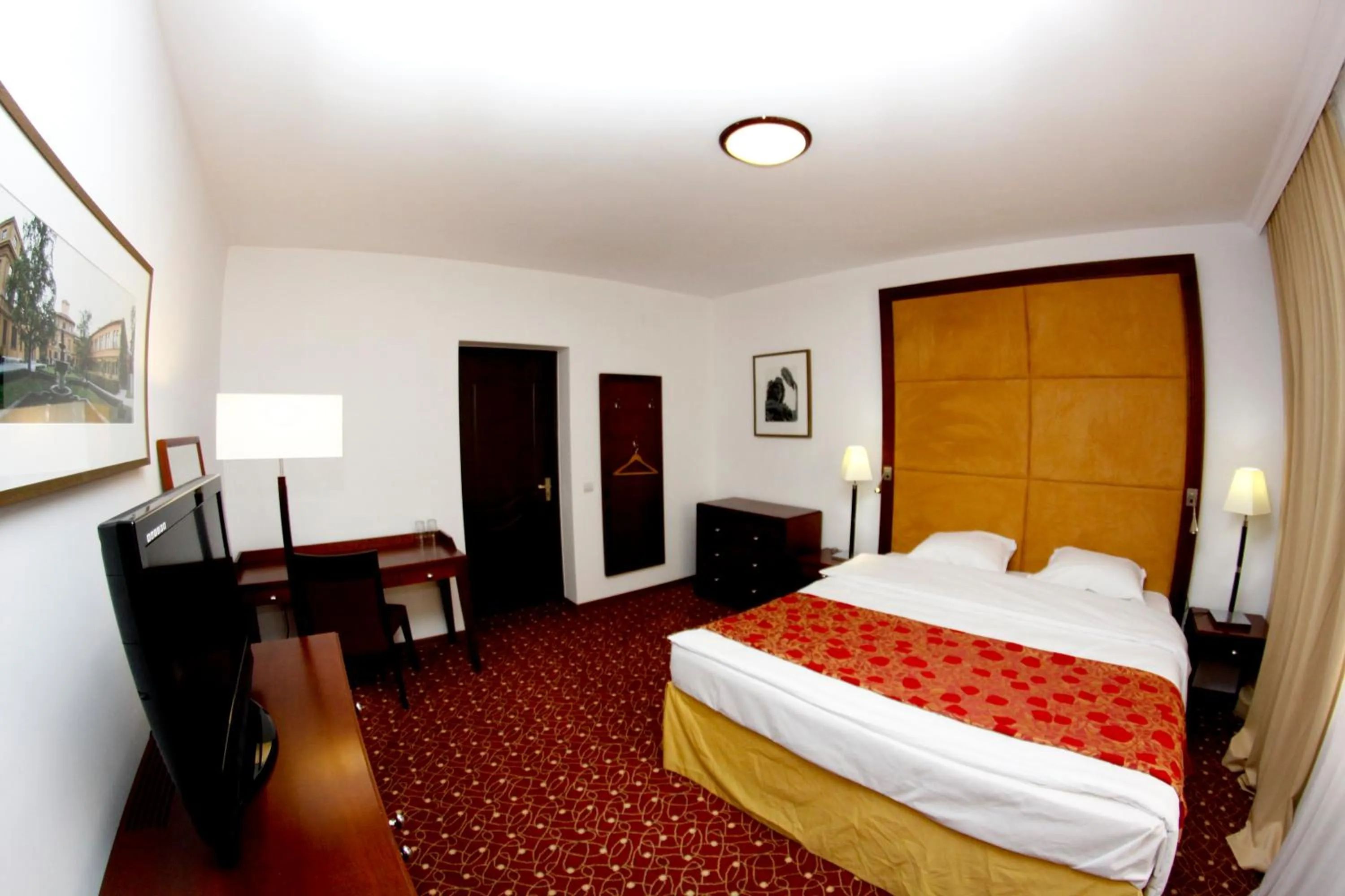 Photo of the whole room, Bed in Visconti Militari