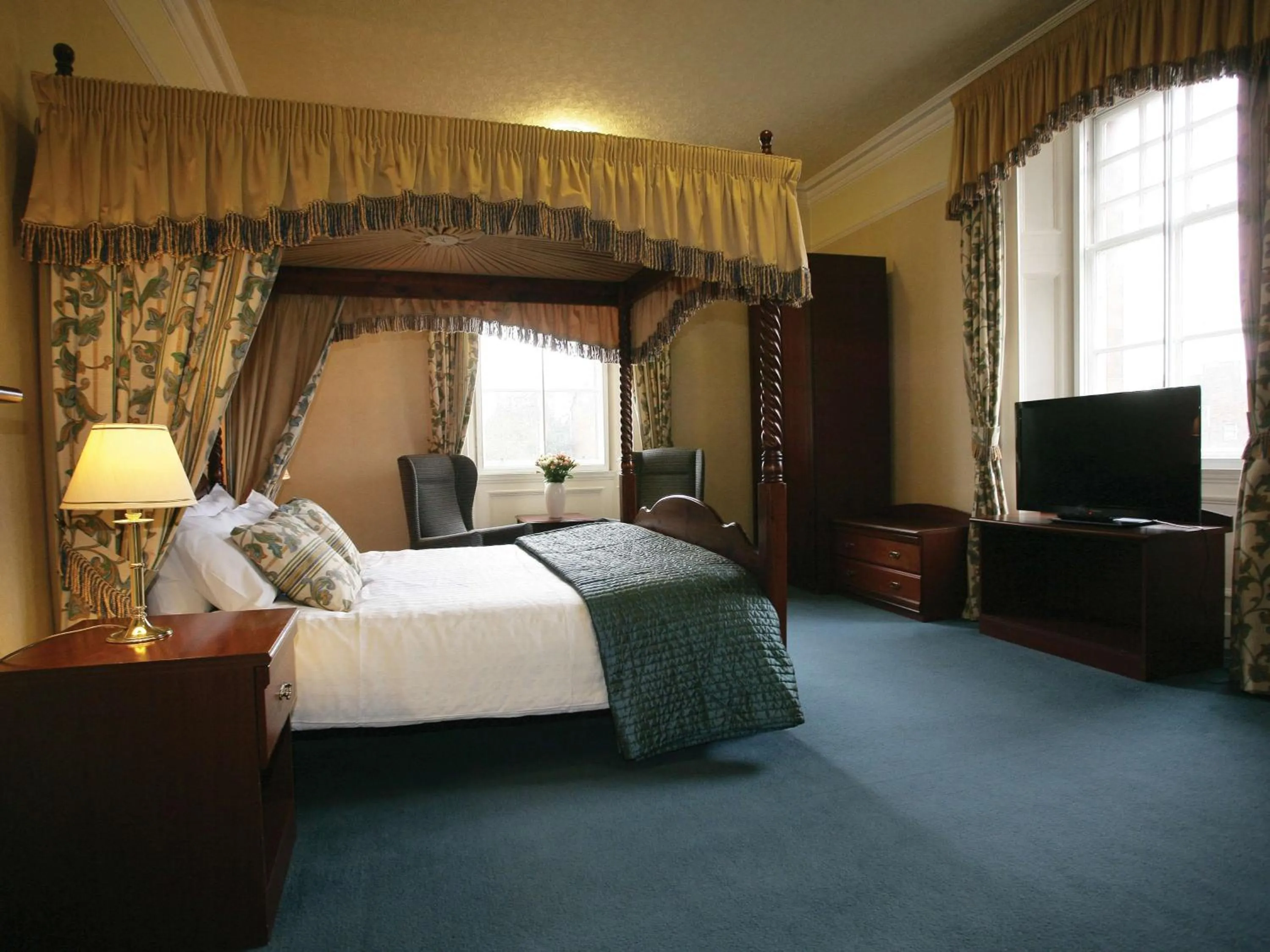 Bedroom in Best Western Station Hotel