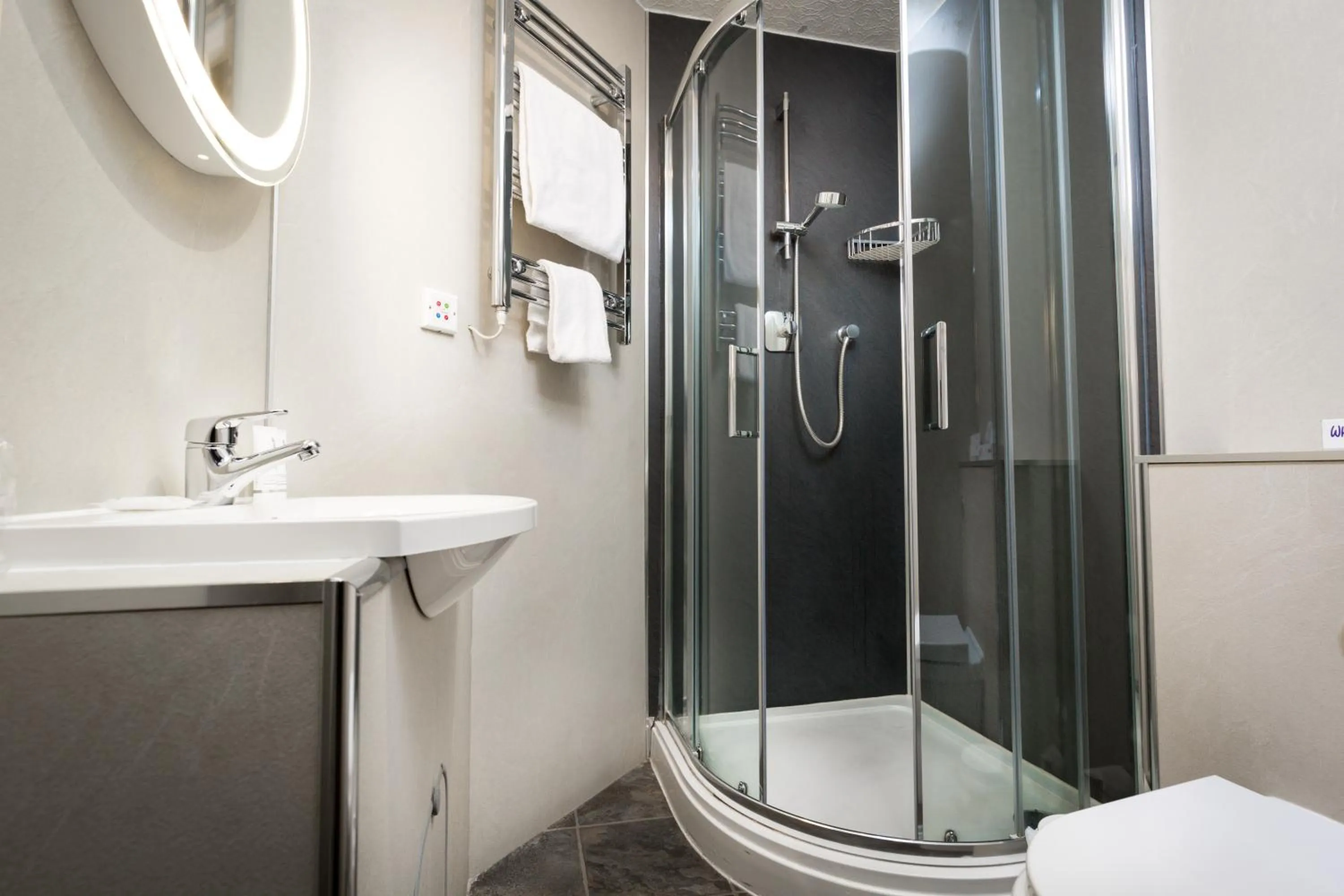 Shower, Bathroom in Best Western Station Hotel