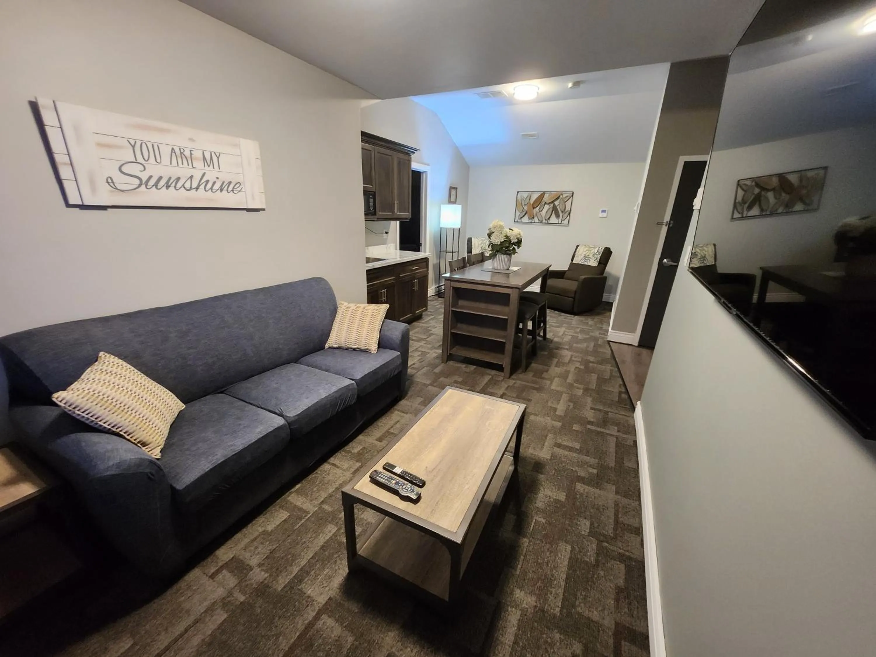 Living room in Newfound Inn & Suites