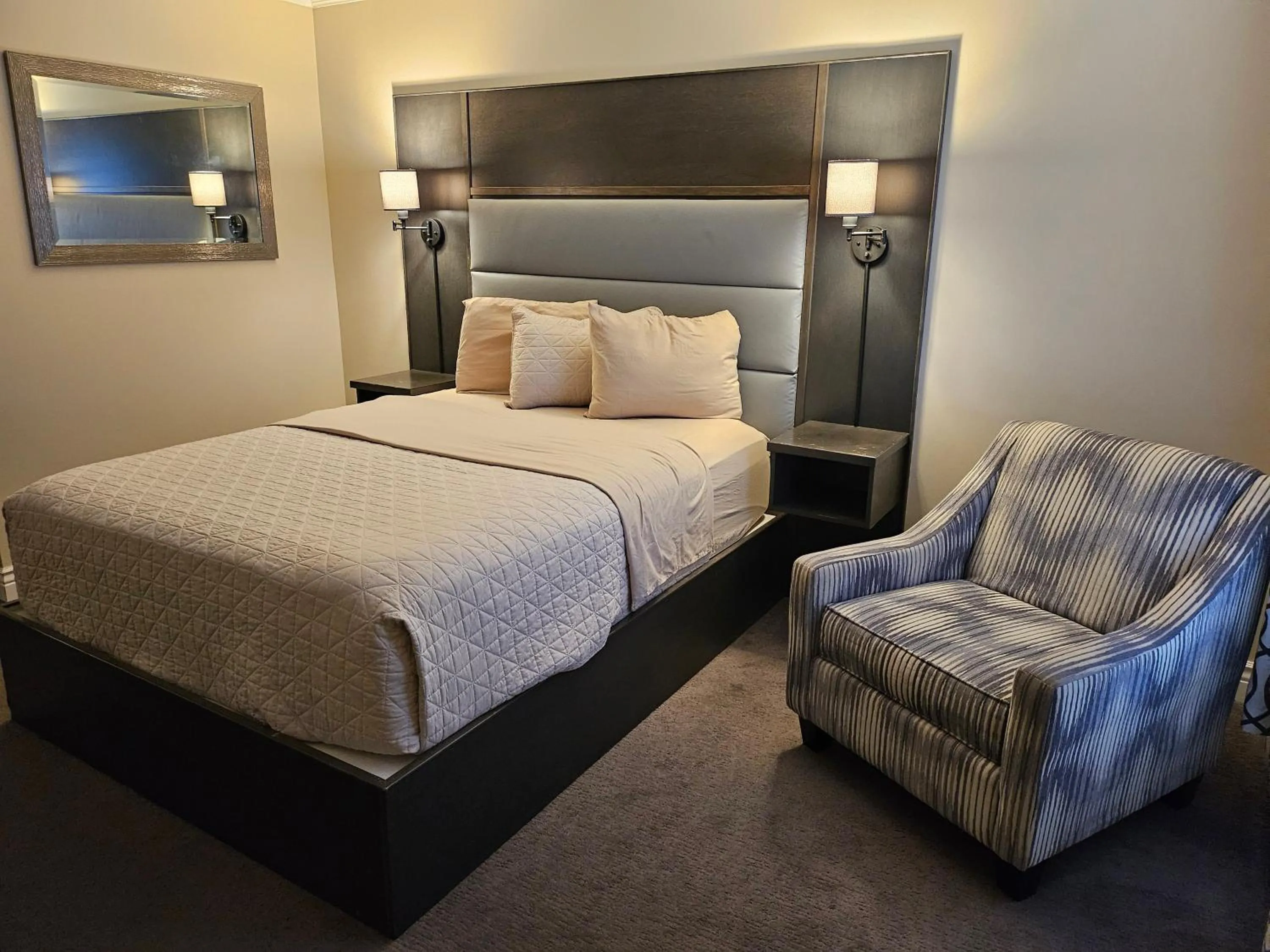 Bed in Newfound Inn & Suites