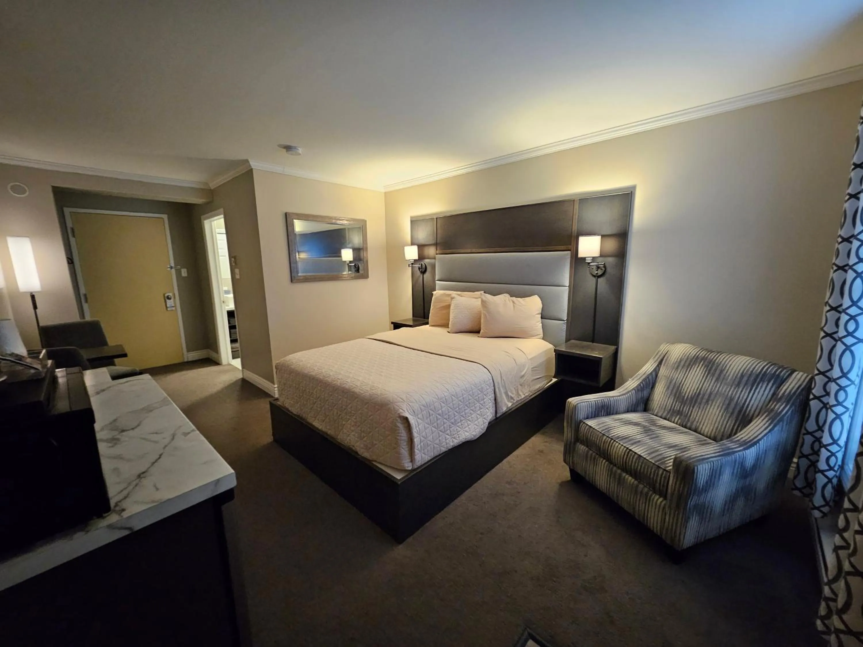 Bed in Newfound Inn & Suites