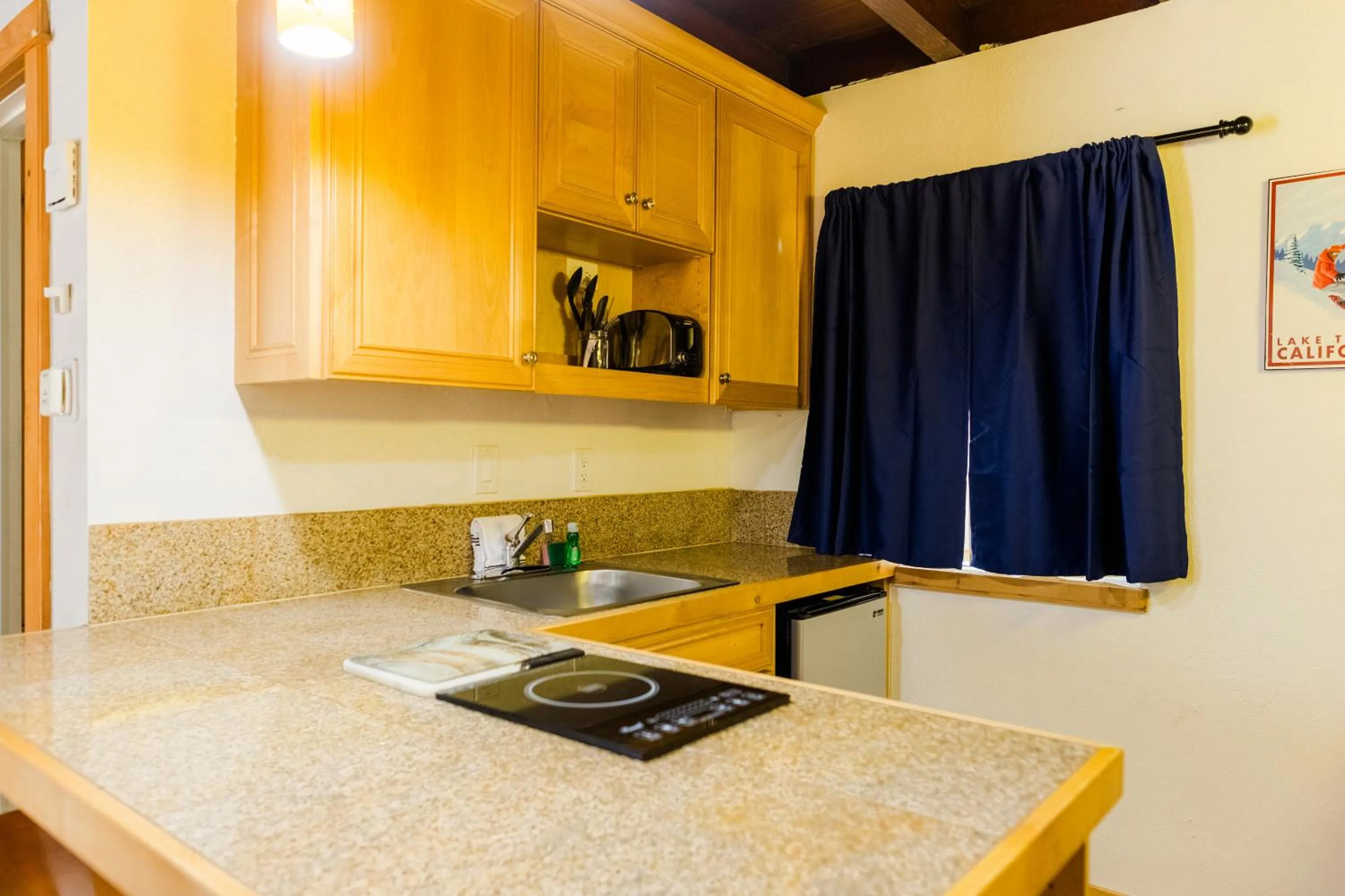 Kitchen or kitchenette in The Washoe Lodge