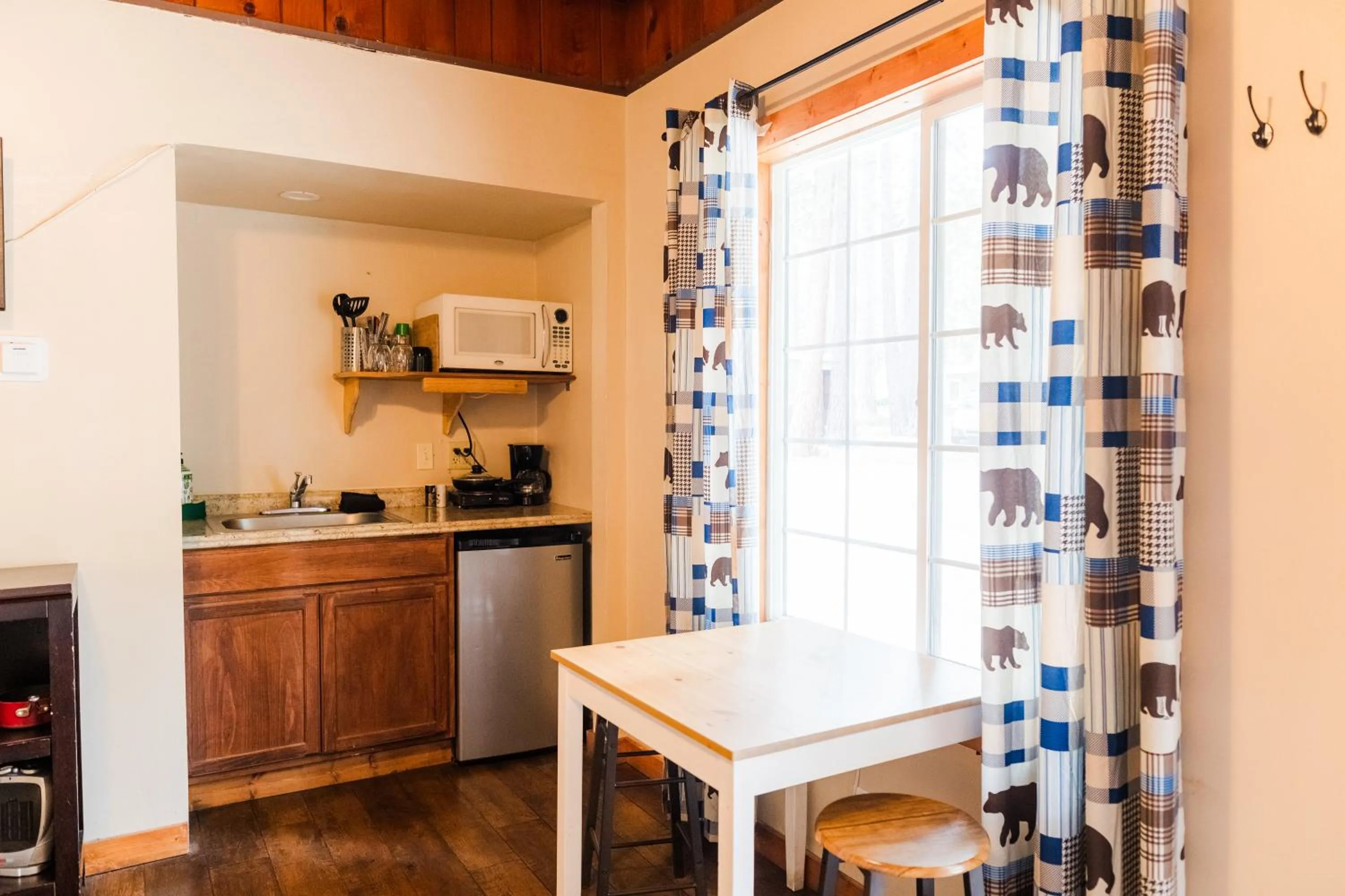 Kitchen or kitchenette in The Washoe Lodge