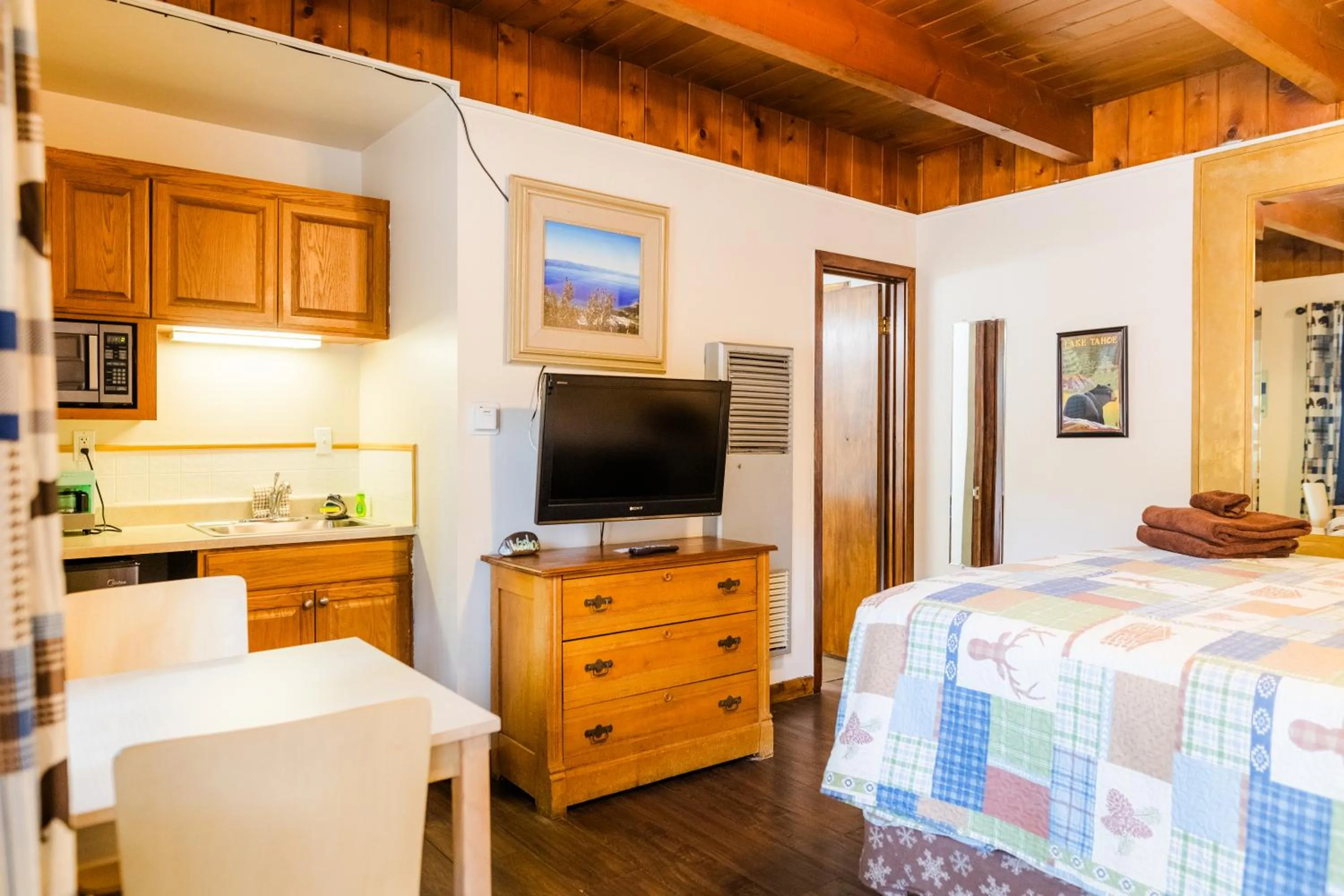 Bed in The Washoe Lodge