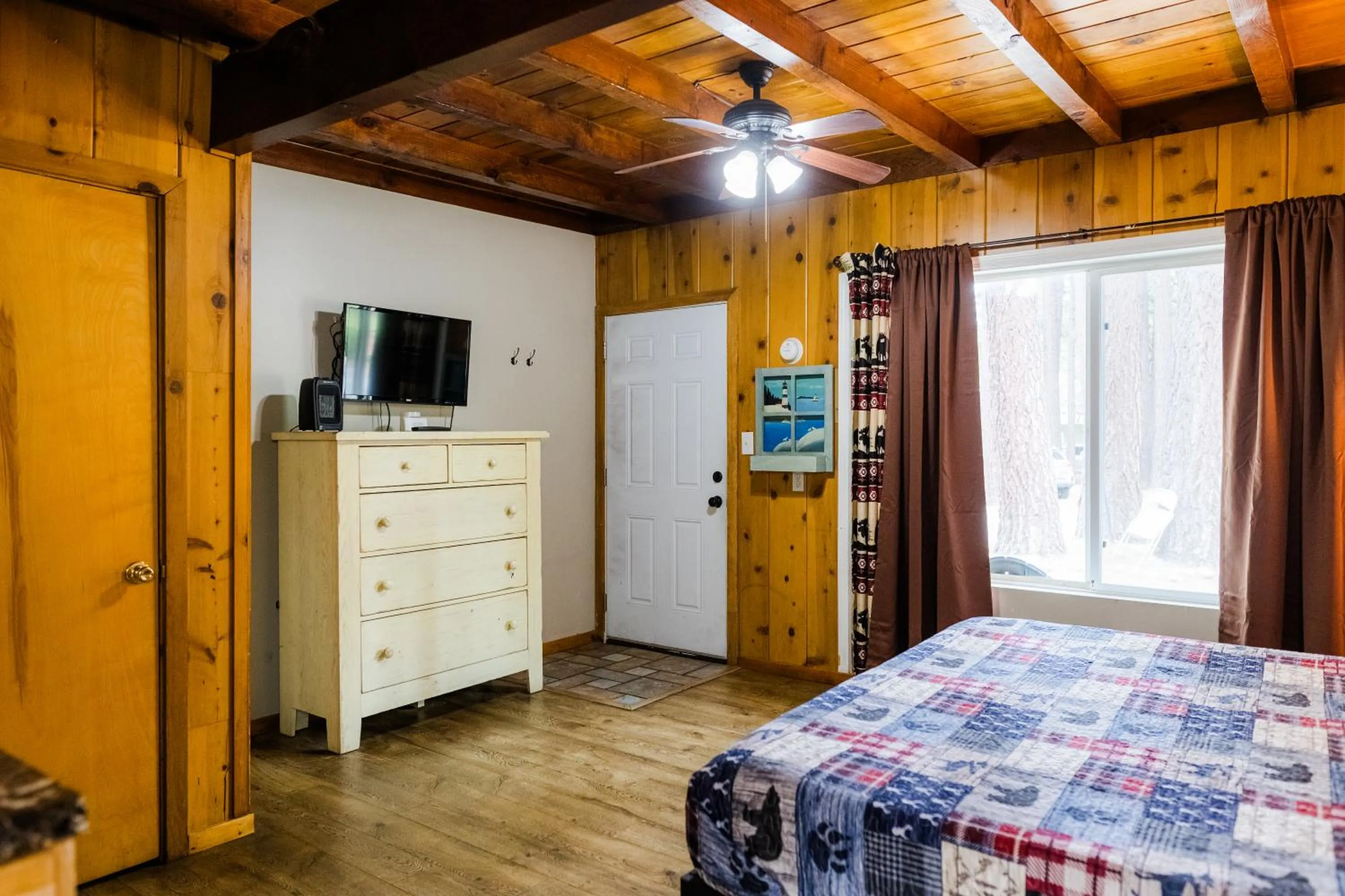 Bed in The Washoe Lodge