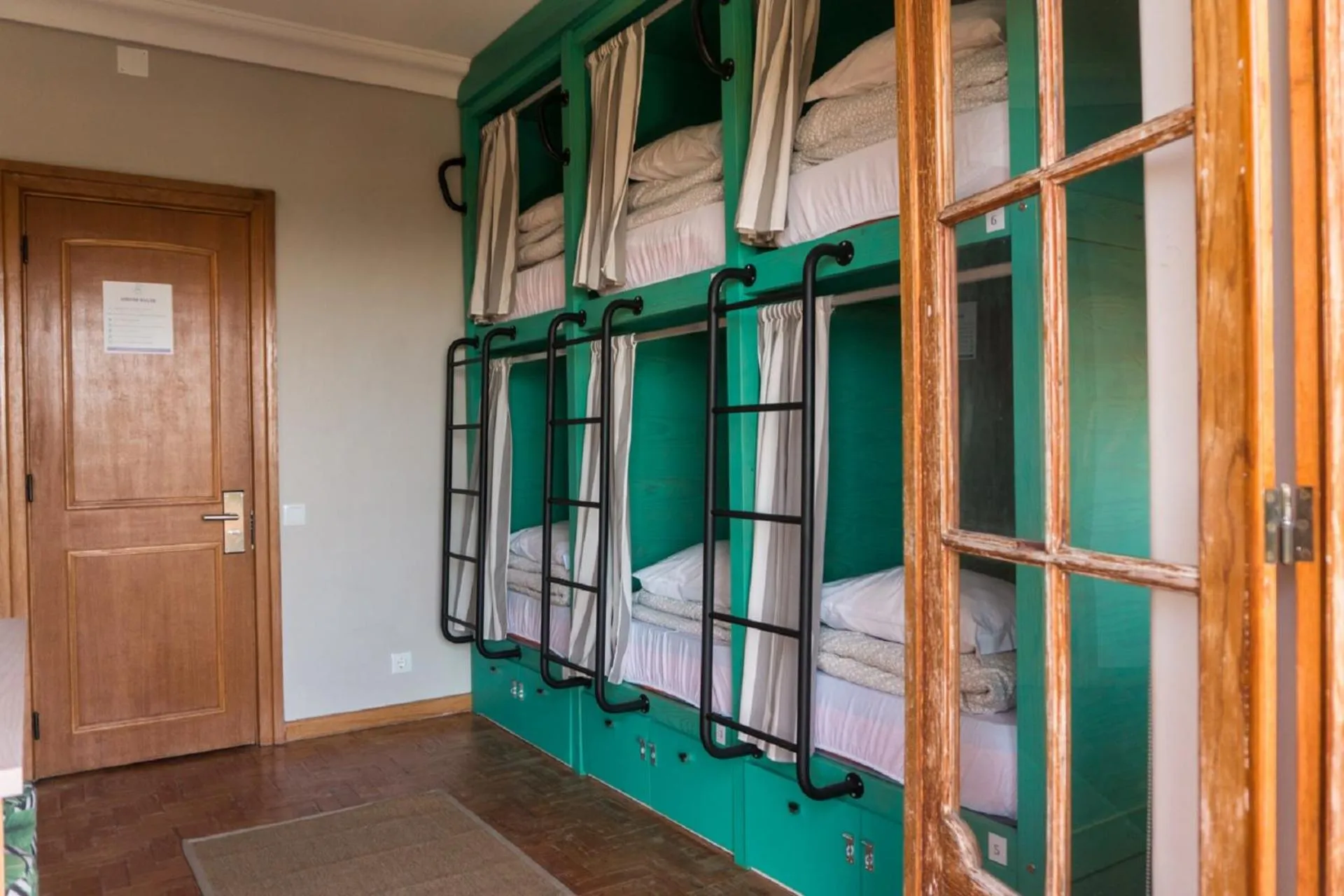 bunk bed in Nice Way Cascais Hostel & Surf Camp