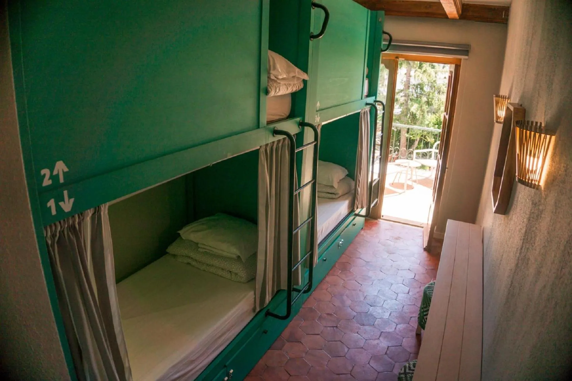 bunk bed in Nice Way Cascais Hostel & Surf Camp