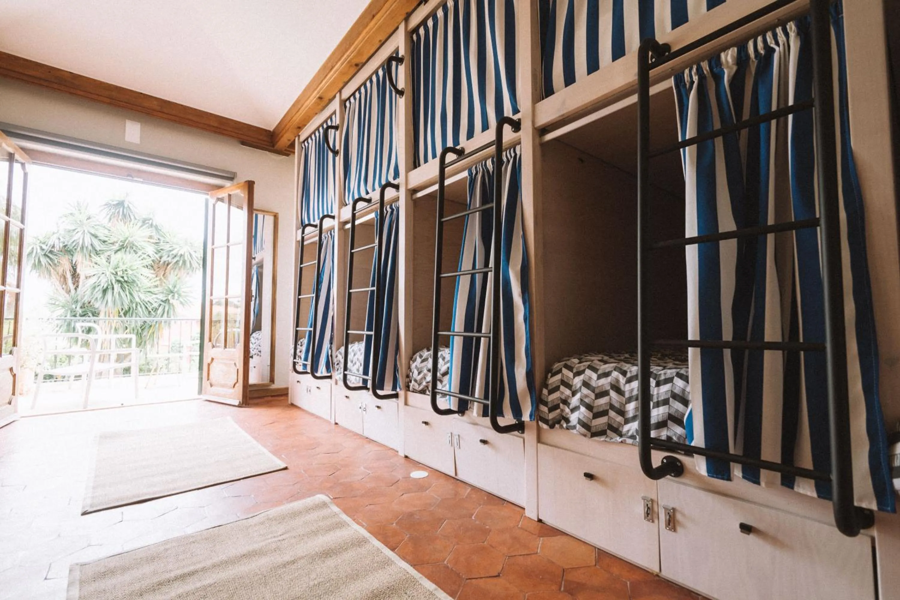 Patio in Nice Way Cascais Hostel & Surf Camp