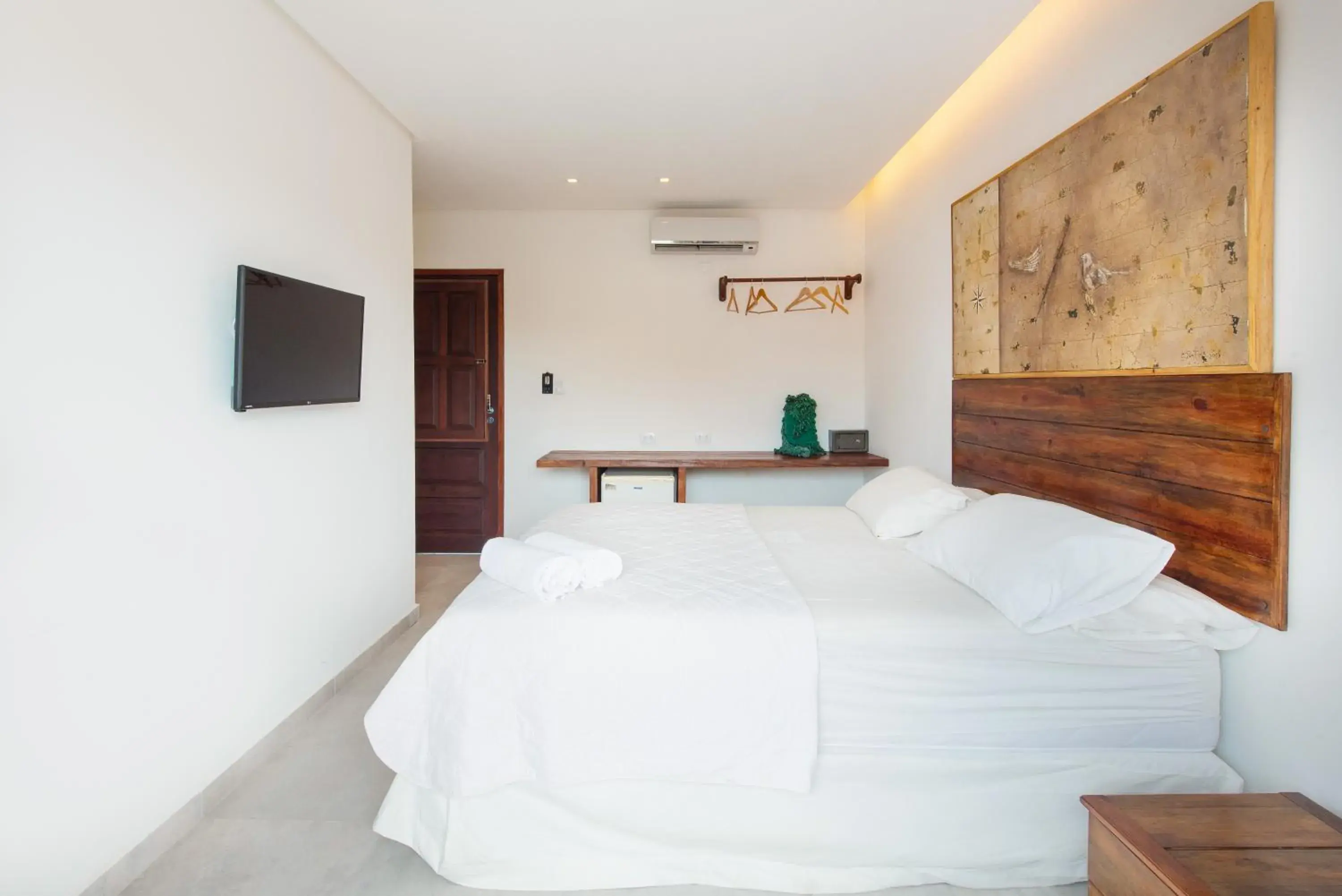 Luxury Double Room with Balcony and Pool View in Pousada Quatro Estações Luxury Double Room with Balcony and Pool View in Pousada Quatro Estações