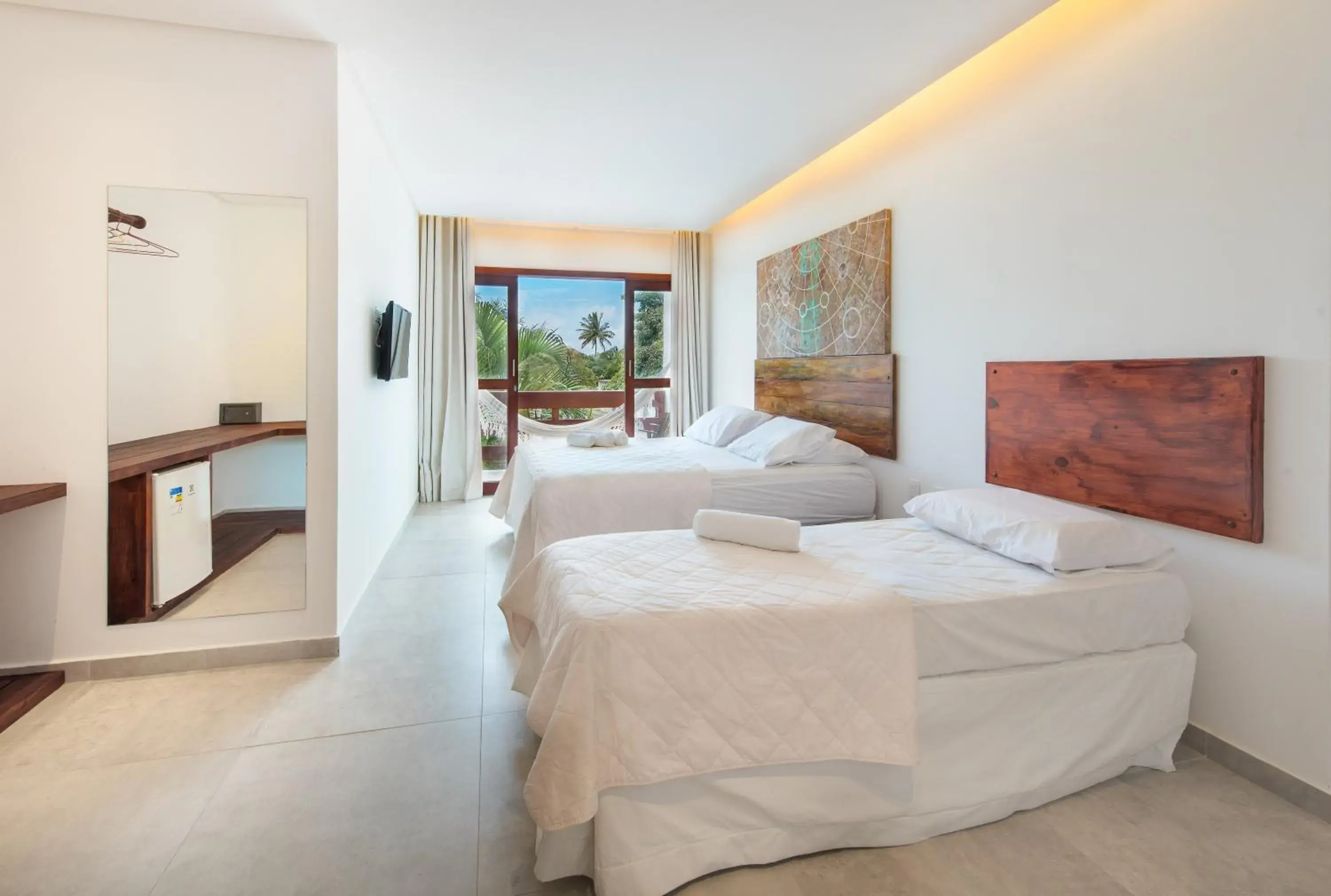 Luxury Triple Room with Balcony and Pool View in Pousada Quatro Estações Luxury Triple Room with Balcony and Pool View in Pousada Quatro Estações